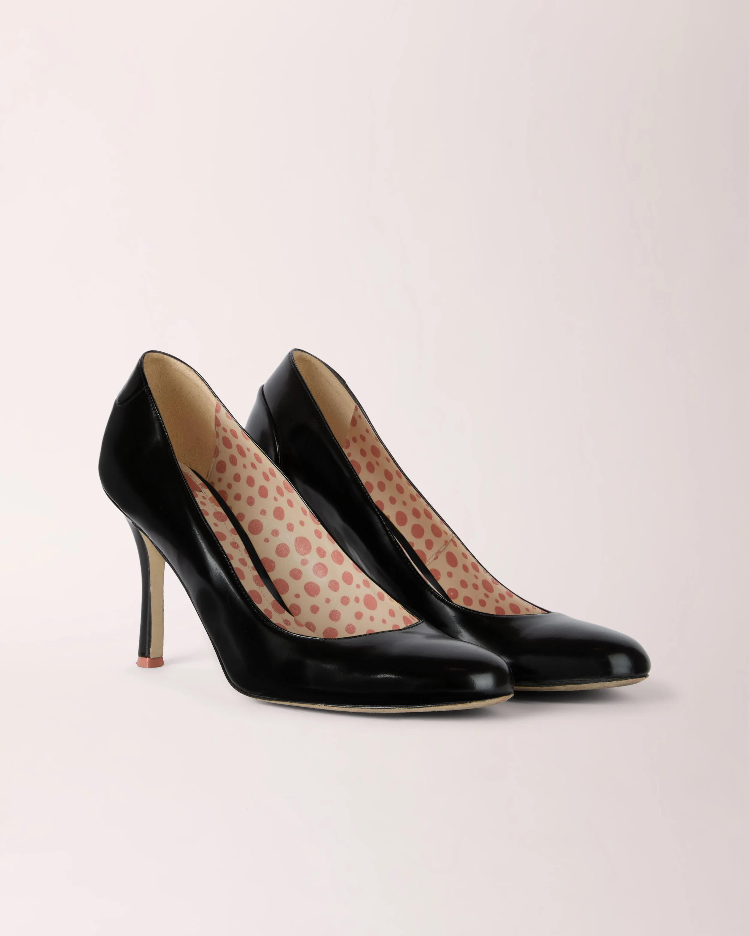Classic Cheeletto Pump in black matte leather, front view — luxury handcrafted heels by Cheetah Stories