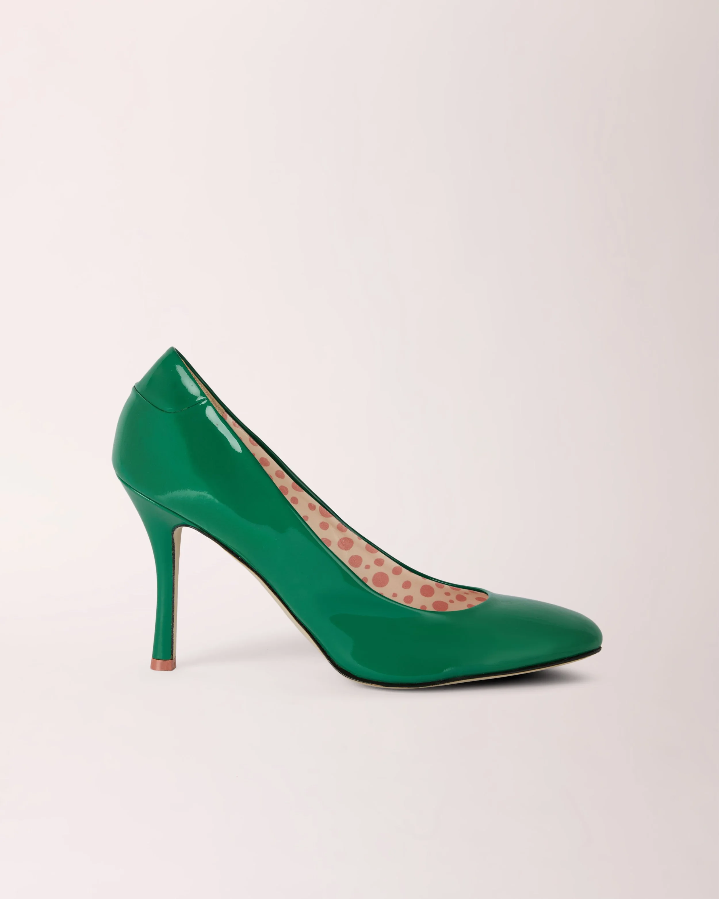 Classic Cheeletto Pump in green patent bio-based leather — vegan stiletto handcrafted in Italy by Cheetah Stories