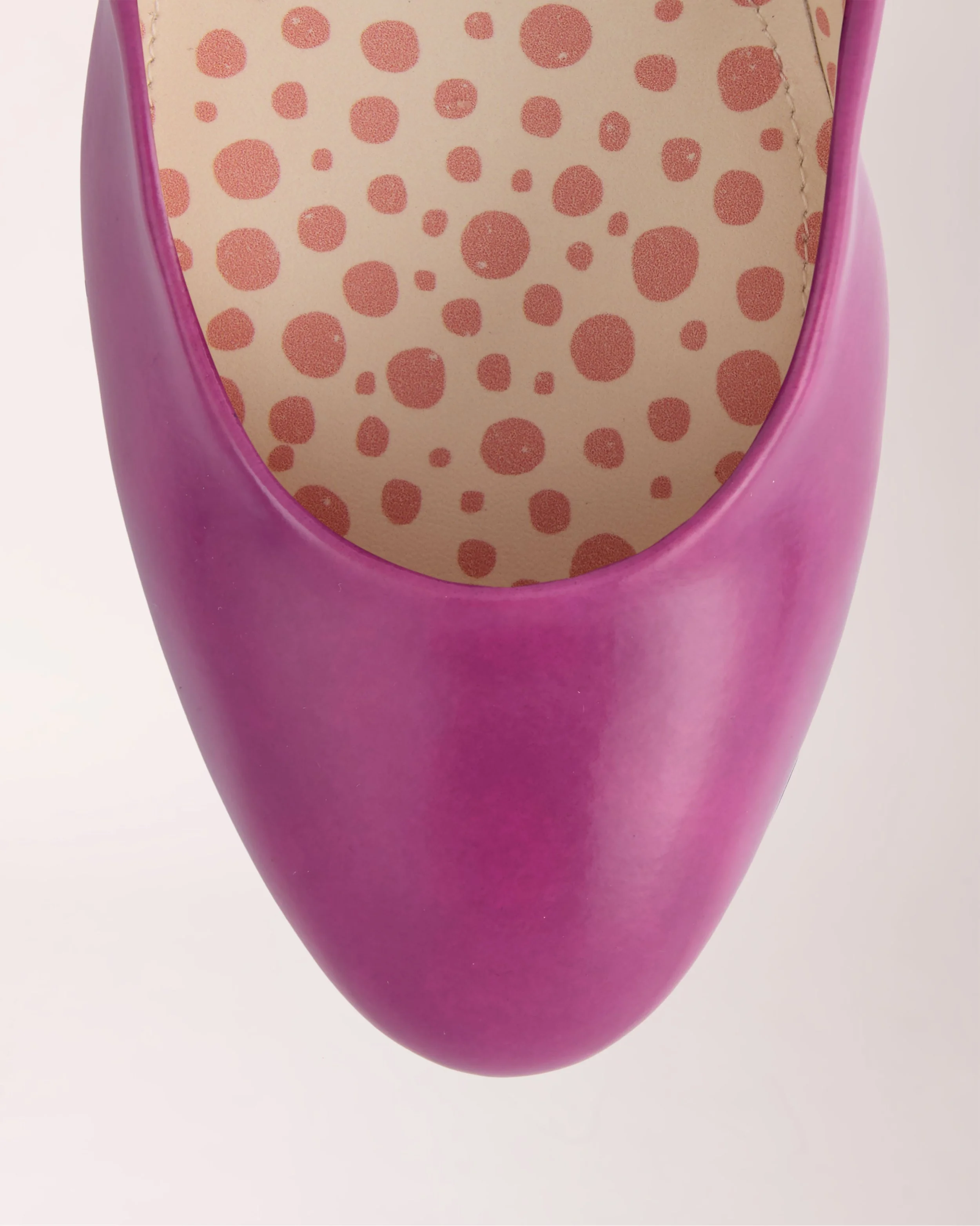 Classic Cheeletto Pump in purple matte leather, detail view — luxury handcrafted heels by Cheetah Stories