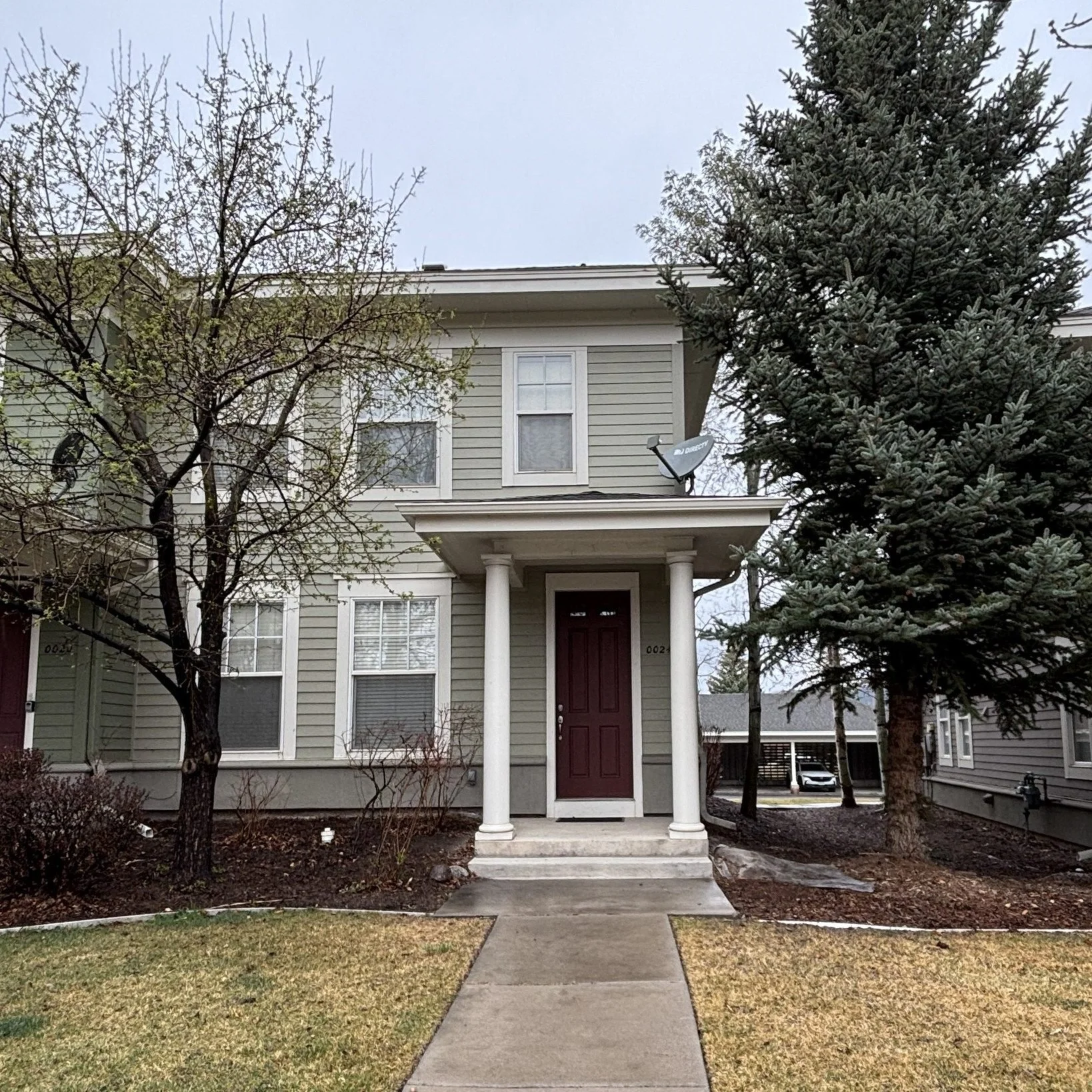 ✨ NEW LISTING ✨
24 Pearch St | Eagle Ranch | $670,079 🏡

Bright, move-in-ready two-story townhome with an open-concept main floor and a kitchen you&rsquo;ll love: stainless appliances, wood cabinetry, and sleek countertops + matching backsplash. Big