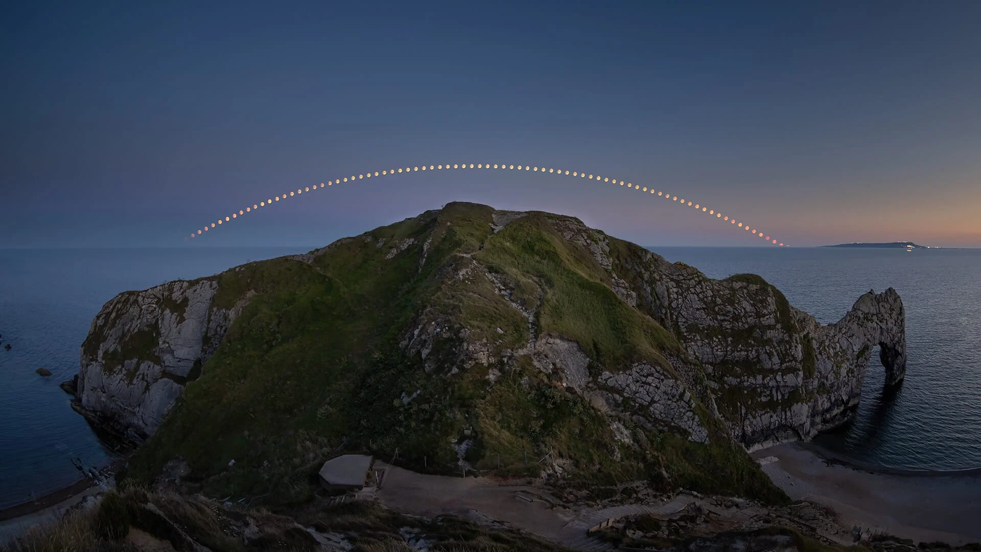 UK25-414 Major Lunar Standstill, Durdle Door, Dorset.jpg