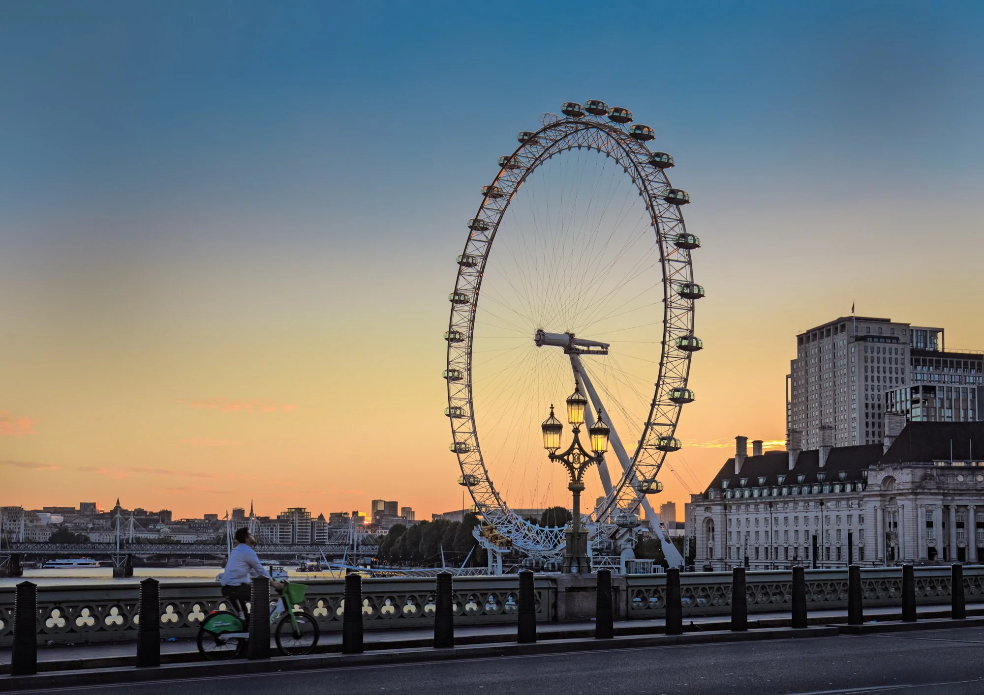 Daybreak on the Thames 