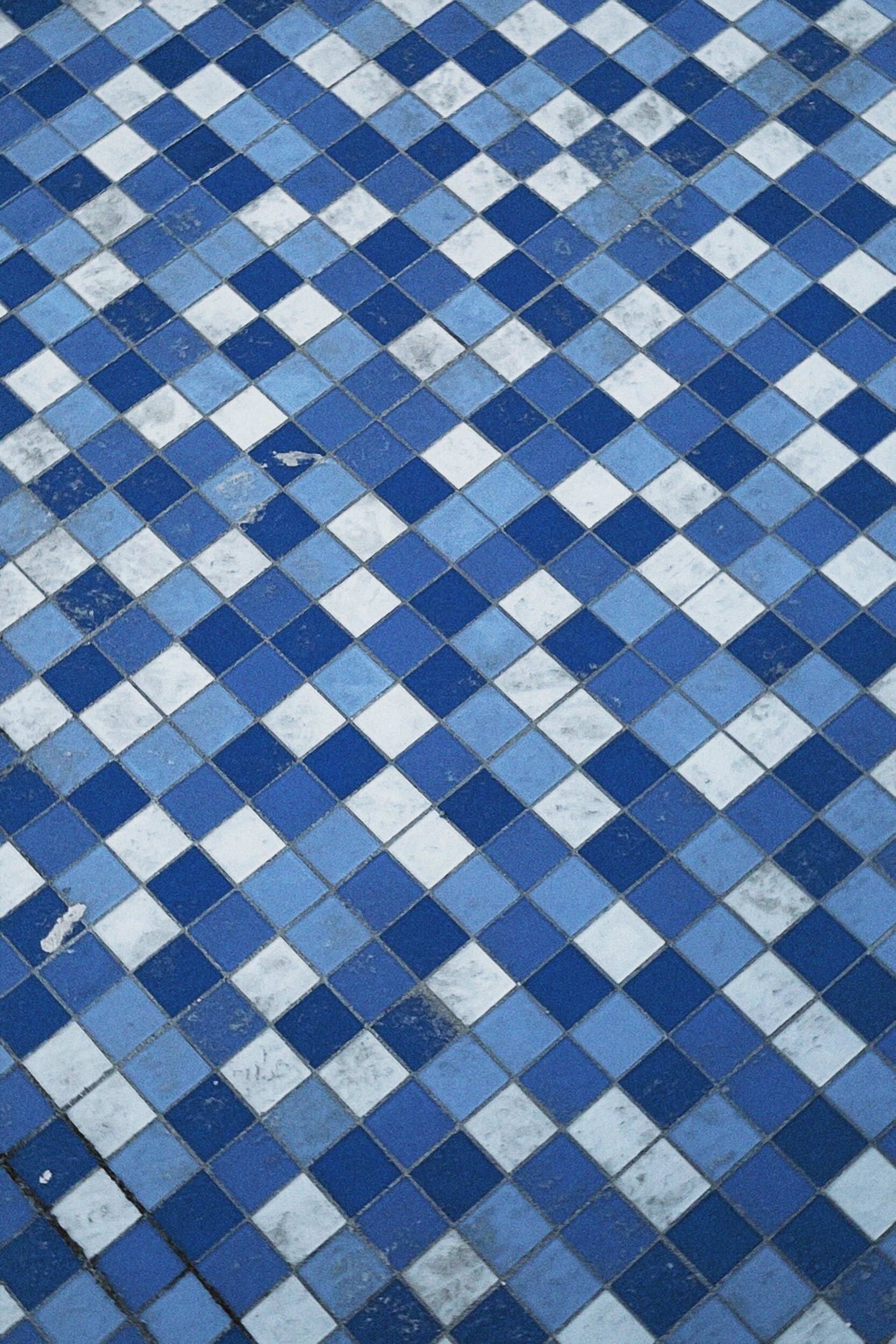 Example of tile flooring with specific color pallet 