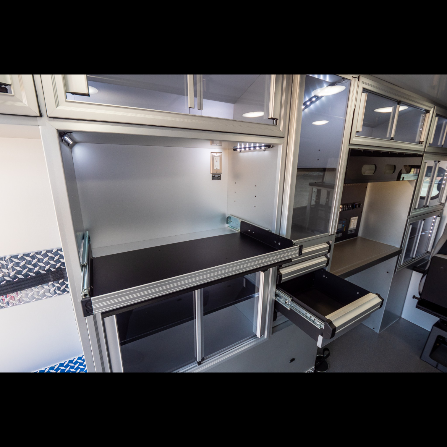 Pioneer II Elite Ambulance 31-Photoroom.png