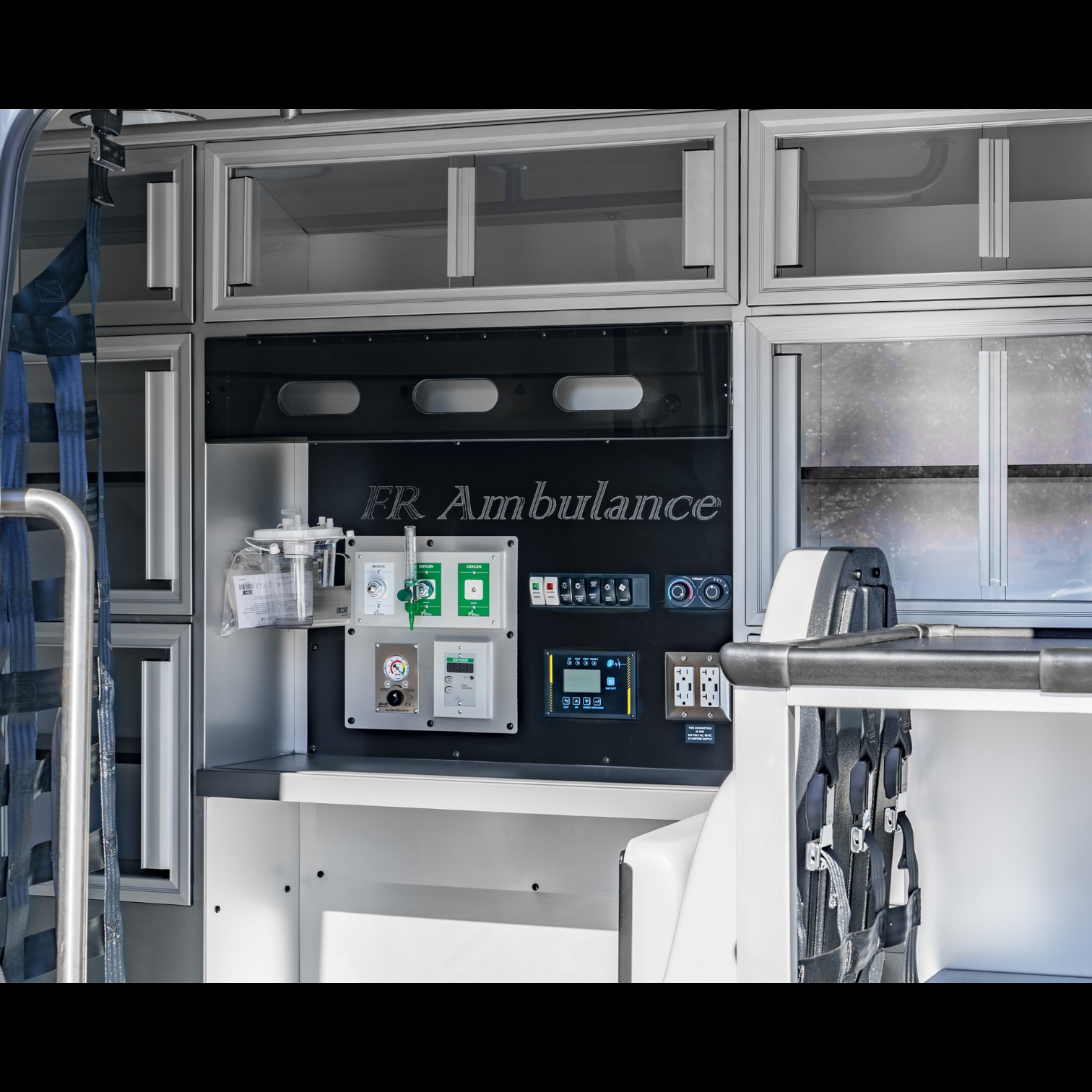 Pioneer II Ambulance 7-Photoroom.png