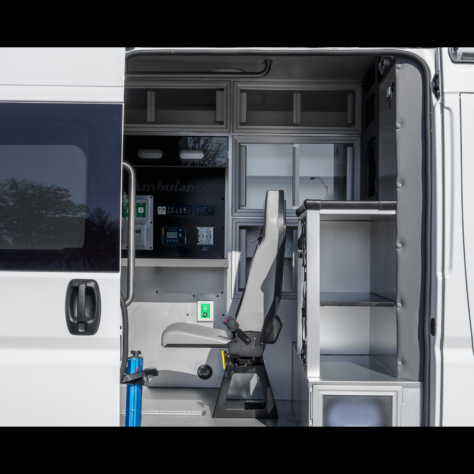 Pioneer II Ambulance 5-Photoroom.png