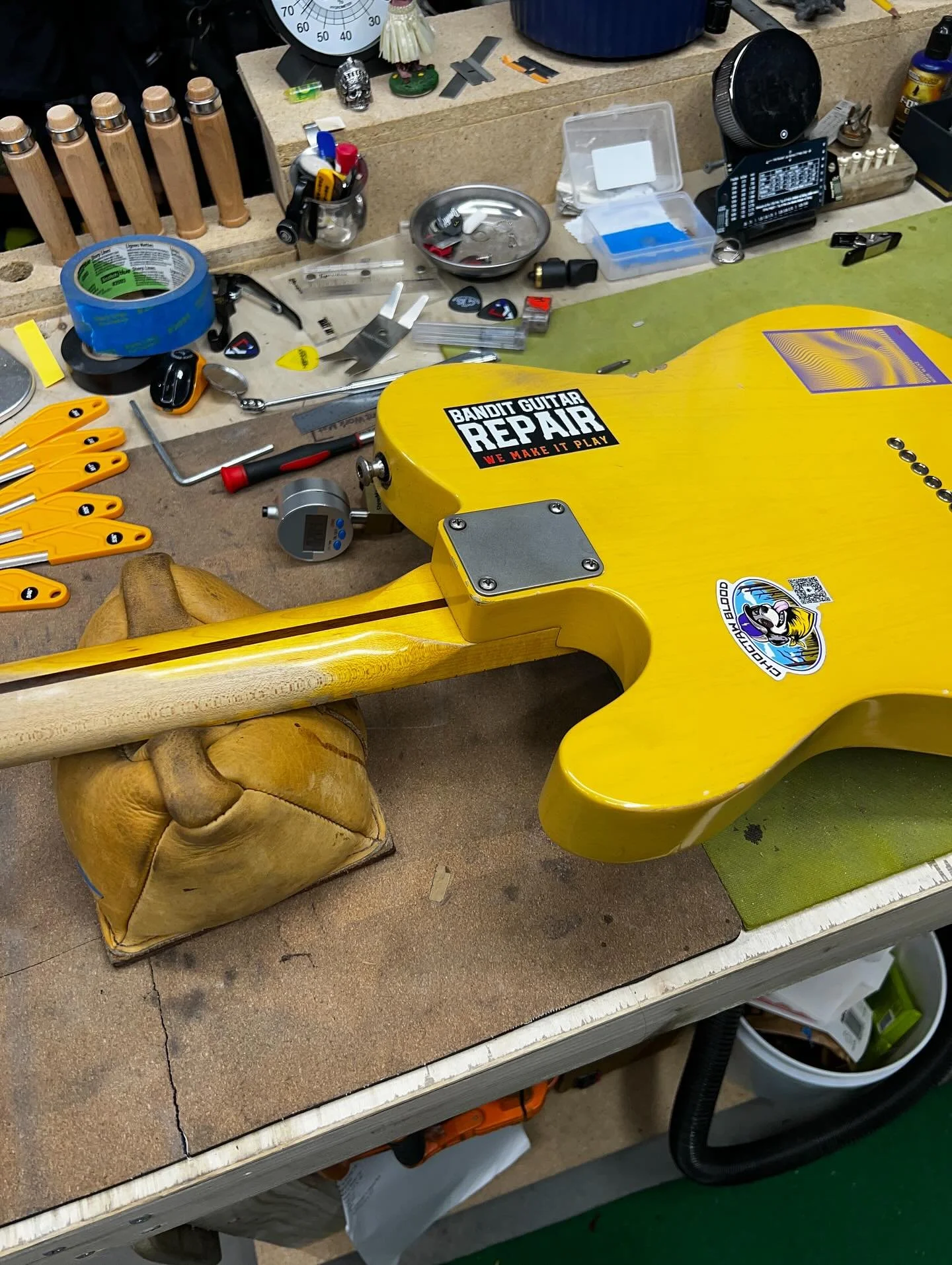 Been great having @the_moonrocks guitar fleet in the shop this week. 6 guitars: some new, some I&rsquo;ve seen before. Bands: message us about bringing your entire vault to the shop!