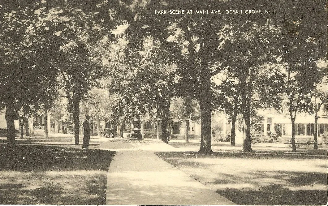 Woodlawn Park (circa 1900). Located on Main Avenue between New Jersey and Delaware avenues and Mt. Hermon Way, this park has undergone two name changes, first to Alday Park in 1915, then to Firemen’s Memorial
Park in 1959. The 1870 Kennedy & Son map 