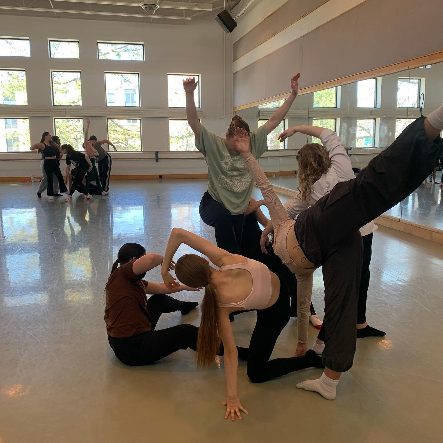 High School Dance Day 2024 ✨

Thank you to everybody who participated! The School of Dance hosts the High School Dance Day multiple times during the academic year giving high school students the chance to take a contemporary dance class with U of U f