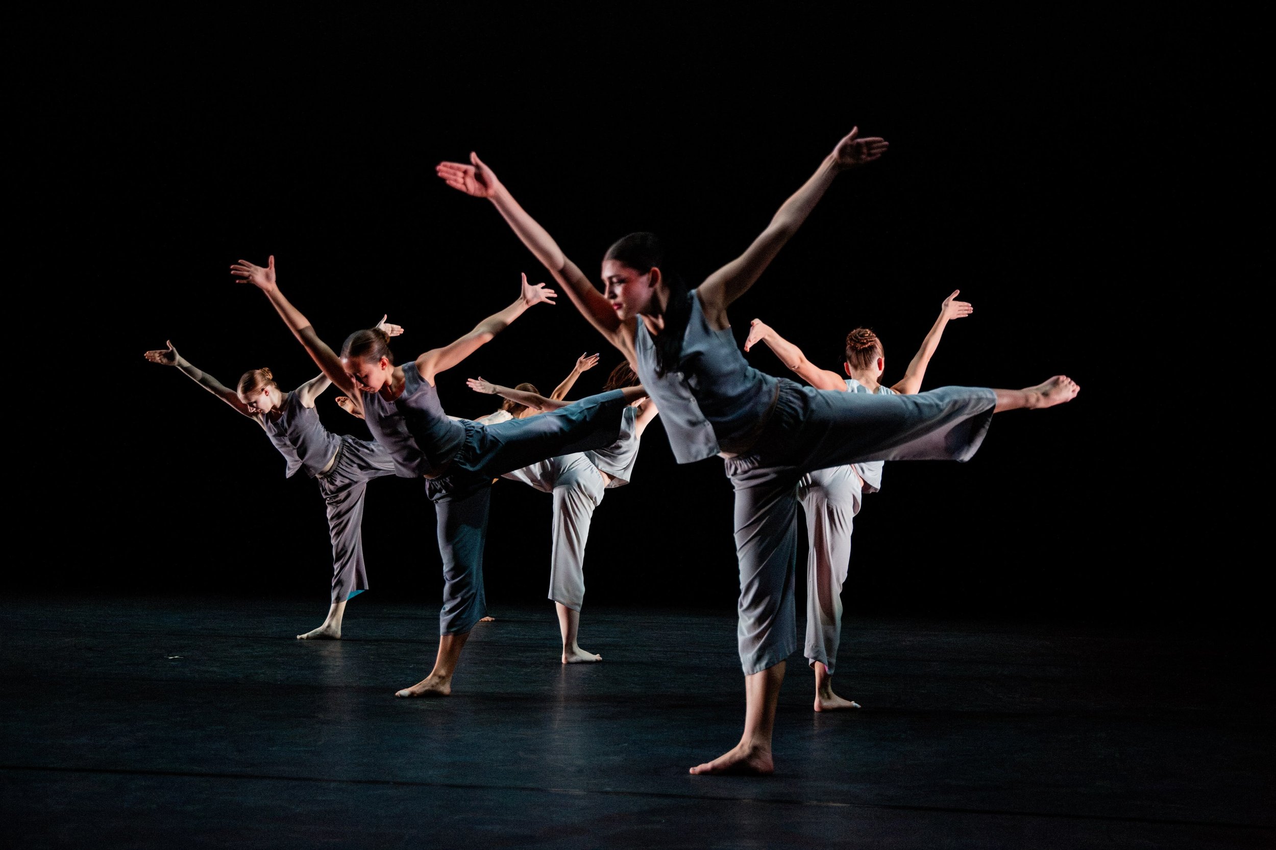 From &ldquo;Psalm,&rdquo; choreographed by @limondance and restaged by @nataliedesch

See this piece and more at the second weekend of &ldquo;Unbound!&rdquo; Link in bio for tickets. 

Featured Dancers (left to right): @freya_in_orbit, @clara.elise59