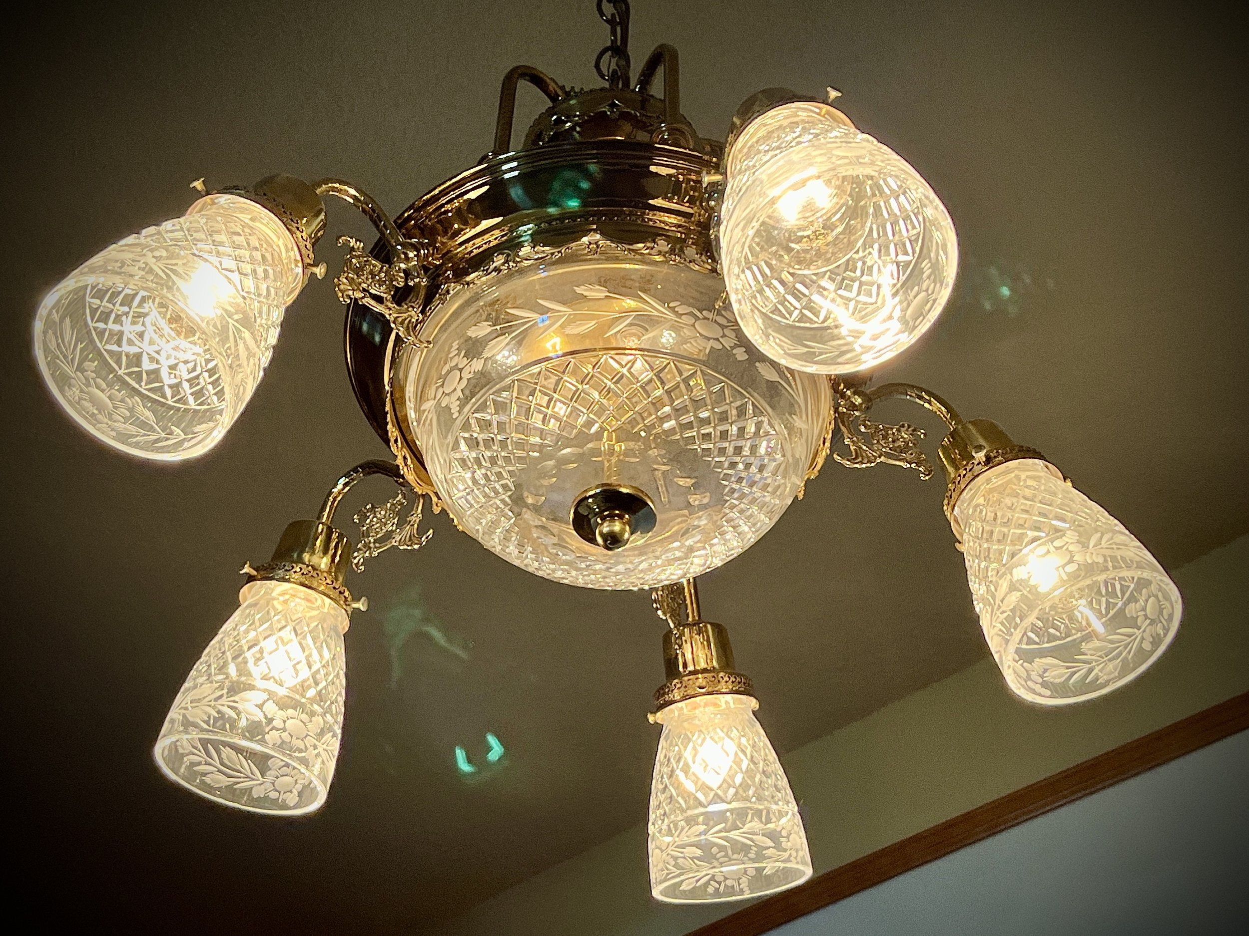 Shaniko Hotel Chandelier Detail