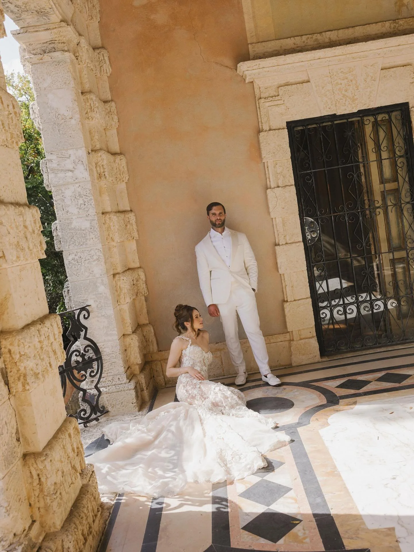 Emily and her husband Mike in their anniversary 😍✨