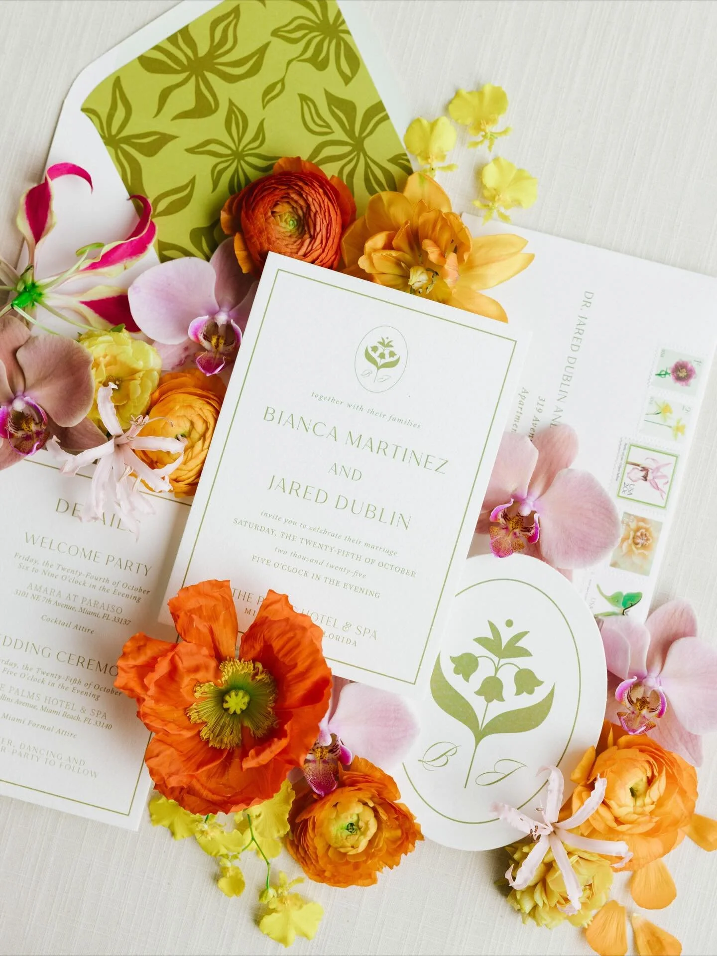 Flatlay shots ✨
Styling by the amazing @socialkaievents