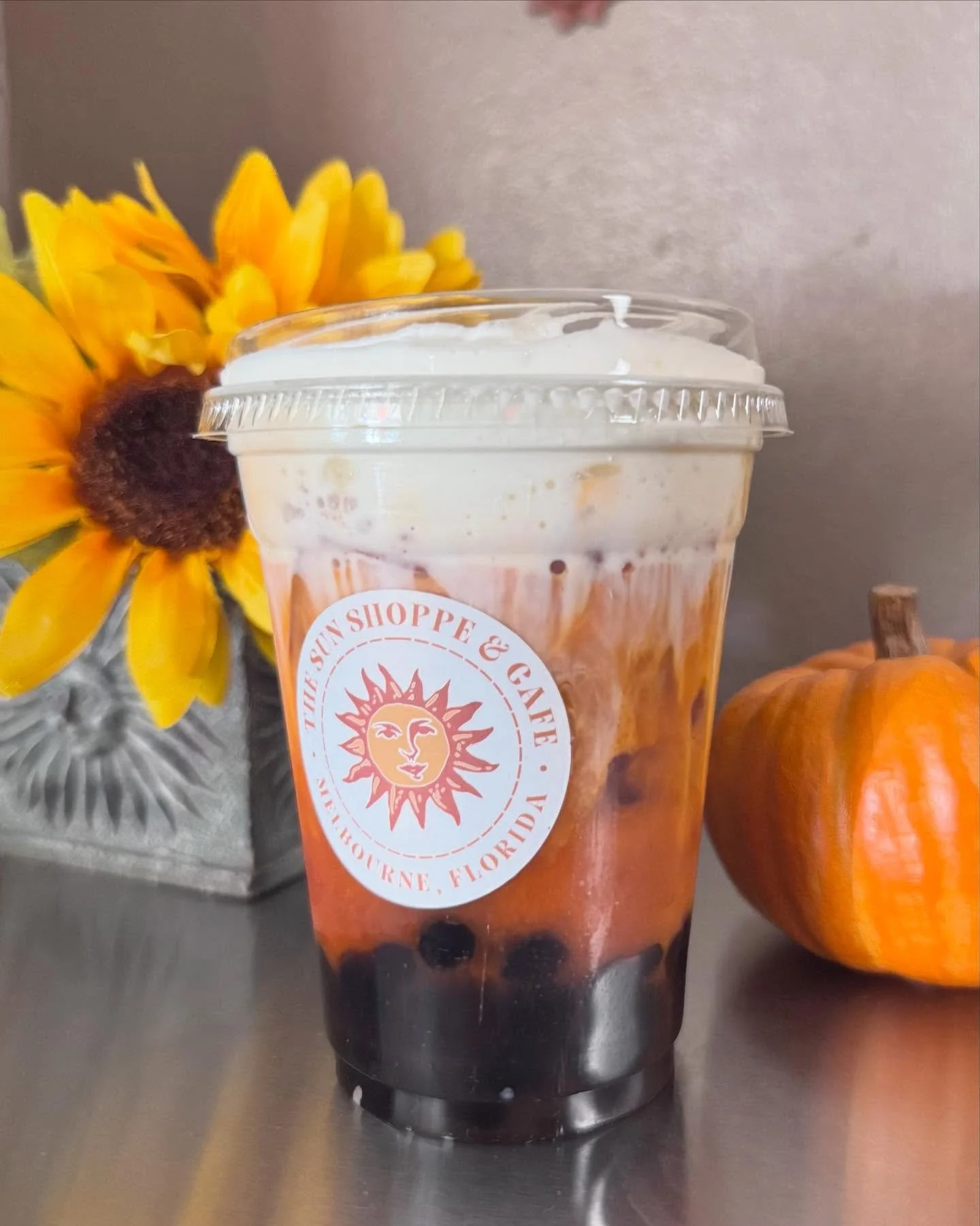 Starting off the fall season with an Iced Thai Tea with Boba! ✨☀️☕️🍂
#cafe #coffee #thesunshoppeandcafe #sunshoppe #thaitea #fallseason #downtownmelbournefl #melbournefl