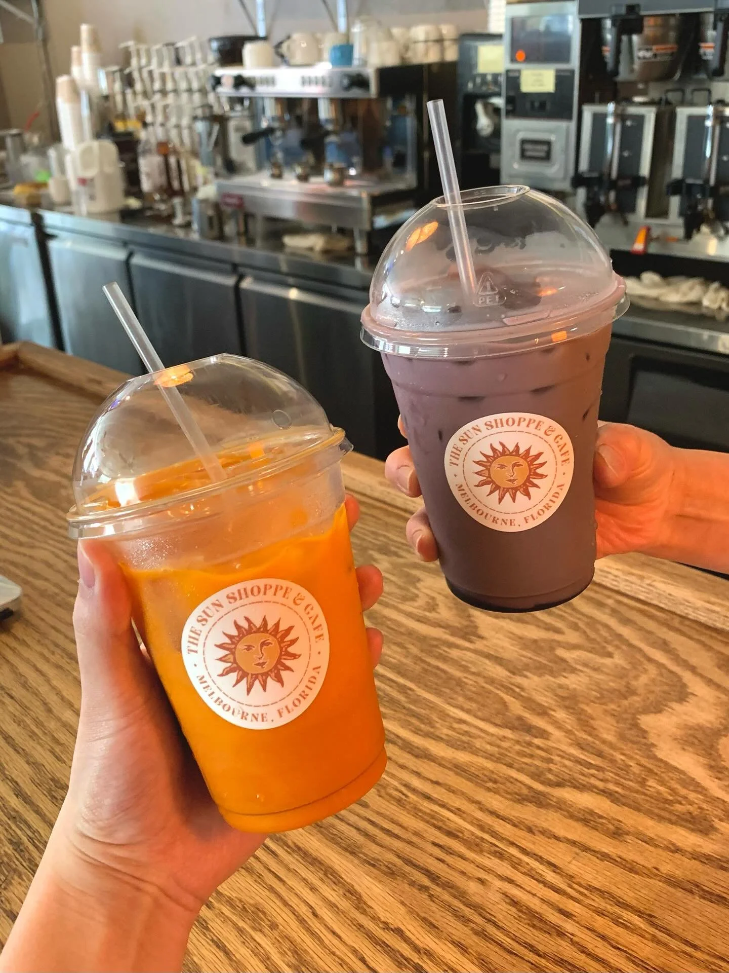 Getting festive with our drinks!! 🤩☀️☕️
📸: (1) Thai Tea (left) & Iced Ube Latte (right) 
(2) Iced Green Tea with Ube Cold Foam 
#cafe #coffee #thaitea #ube #greentea #halloween #sunshoppe #thesunshoppeandcafe #melbournefl #downtownmelbournefl