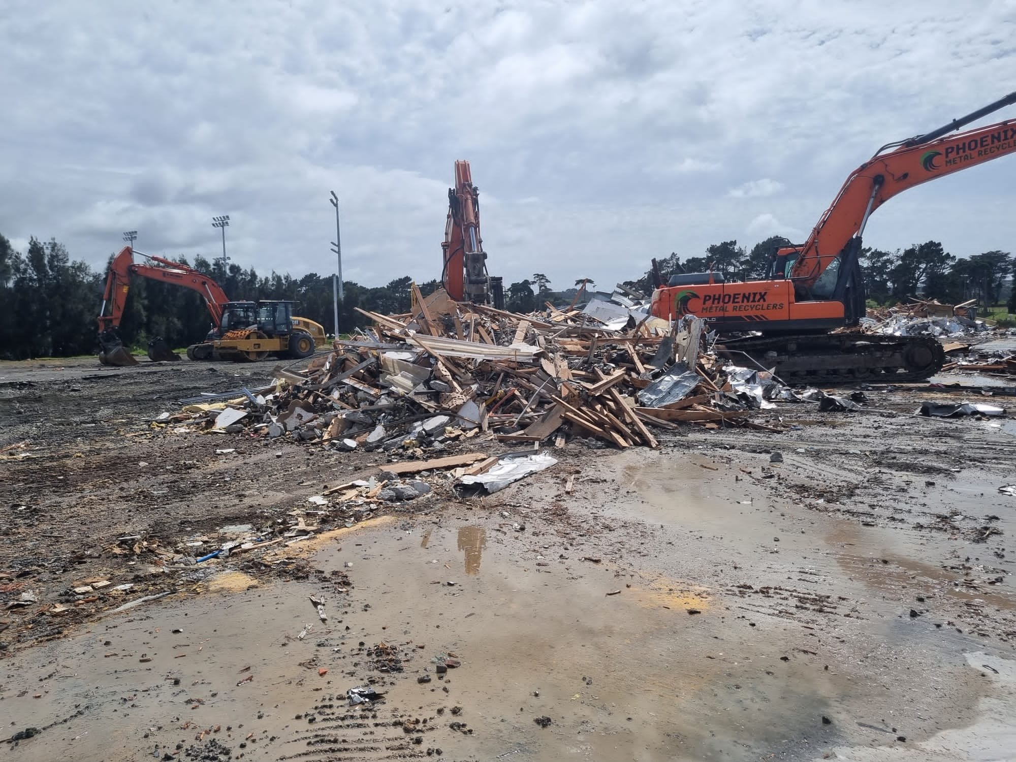 Phoenix-Metalman-Recycling-NZ_Demolition_Bush-Rd-Auckland_Rubble2.JPG