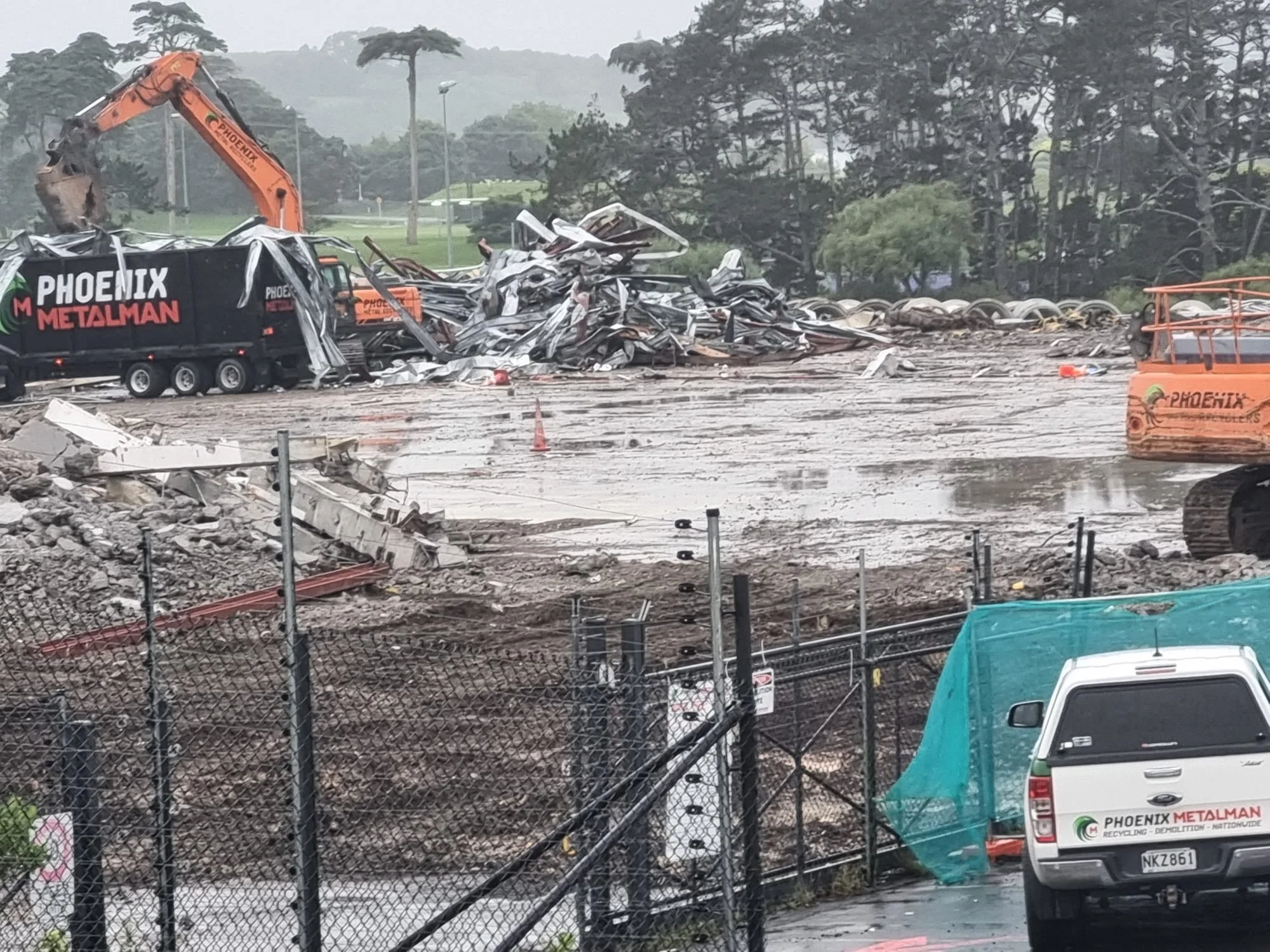 Phoenix-Metalman-Recycling-NZ_Demolition_Bush-Rd-Auckland_Rubble3.JPG
