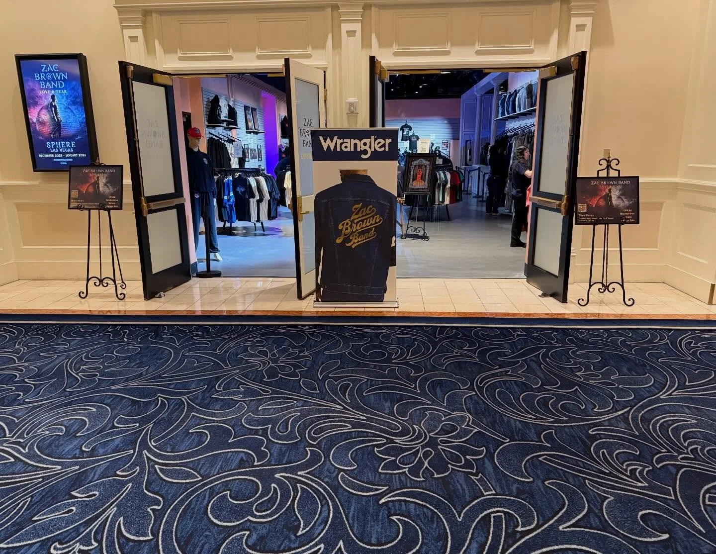 Exciting News! The Zac Brown will remain open this Thursday, Friday, Saturday, Monday, and Tuesday. Still holiday shopping? Stop by between 11 am and 7 pm! #zacbrownband #sphere #venetian #venetianlasvegas #lunamerch