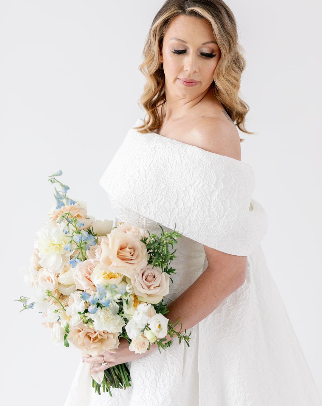 Effortlessly elegant + airy bridal perfection.

Photos: @victoriagreigphotography_
Model: @scarjo11 
Dress: @bywatters Meringue from @dearlybelovedbridalboutique 
Venue: @thelumenroom
Hair and Makeup: @onsiteluxehairandmakeup @tousledstudio
Shoes: @k