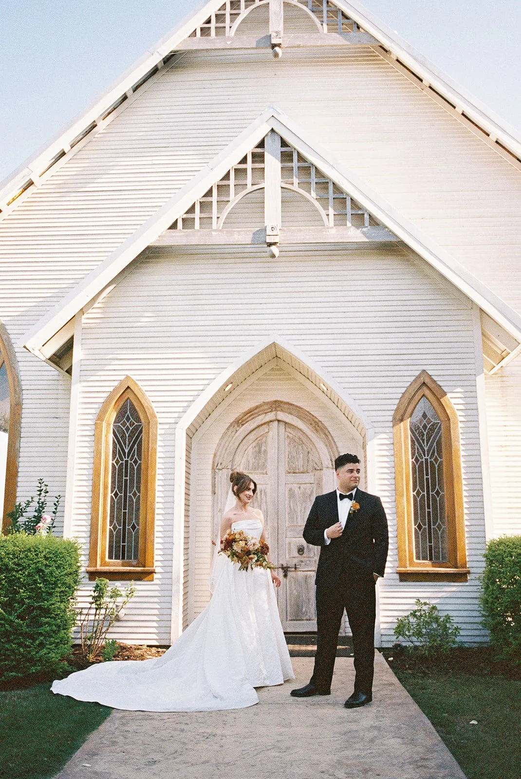 loganalex_thebrooksatweatherfordwedding_filmstillsbytrinity-19.jpg