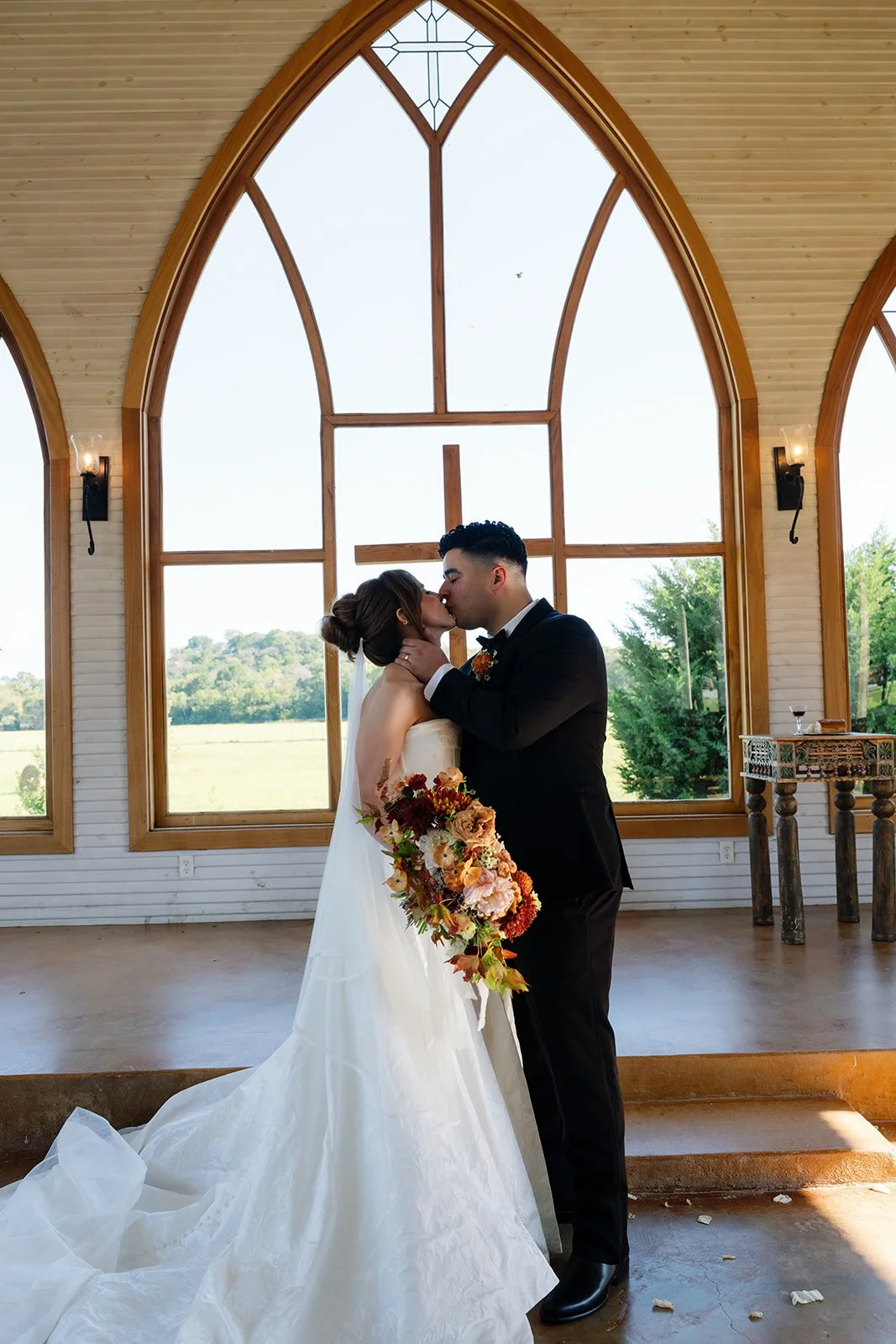 loganalex_thebrooksatweatherfordwedding_stillsbytrinity-767.jpg