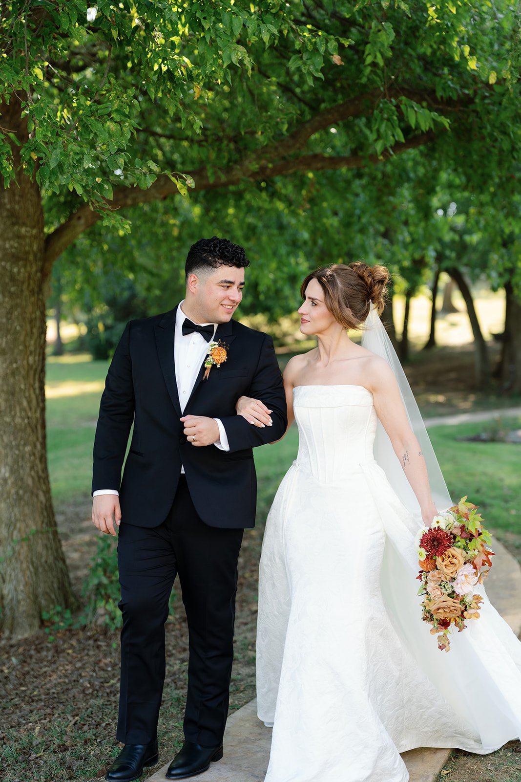 loganalex_thebrooksatweatherfordwedding_stillsbytrinity-814.jpg