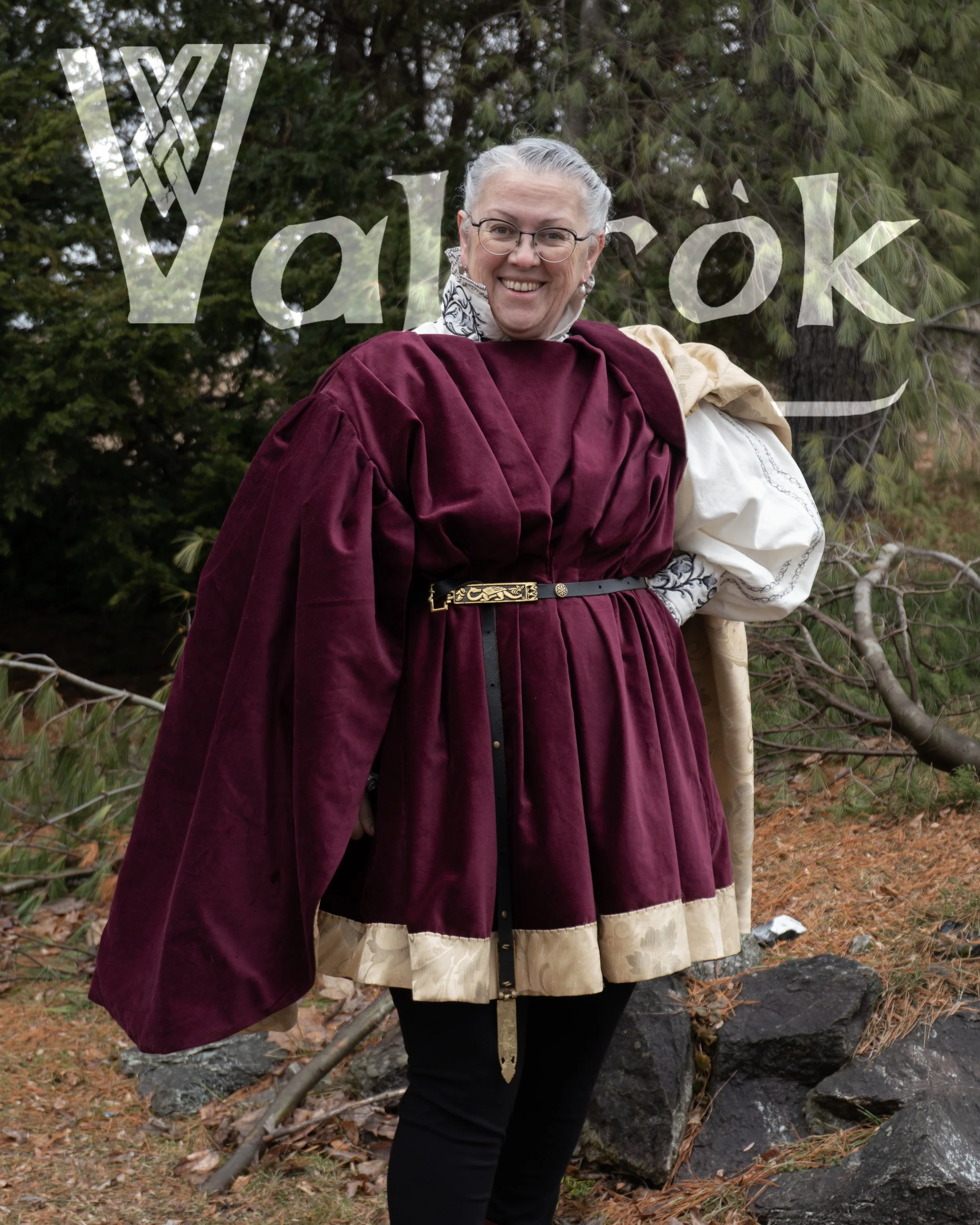 houppelande wine manche relevée 1 sfH.jpg (copie)