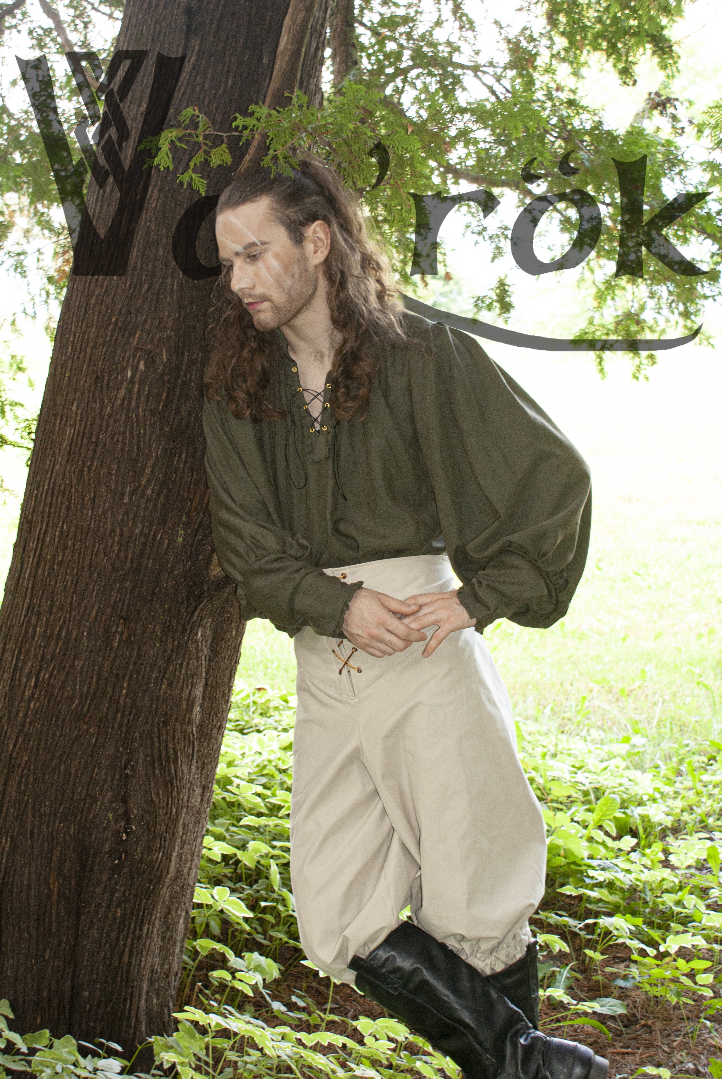 remy edwarr arméehagarr beige contre l'arbre.jpg