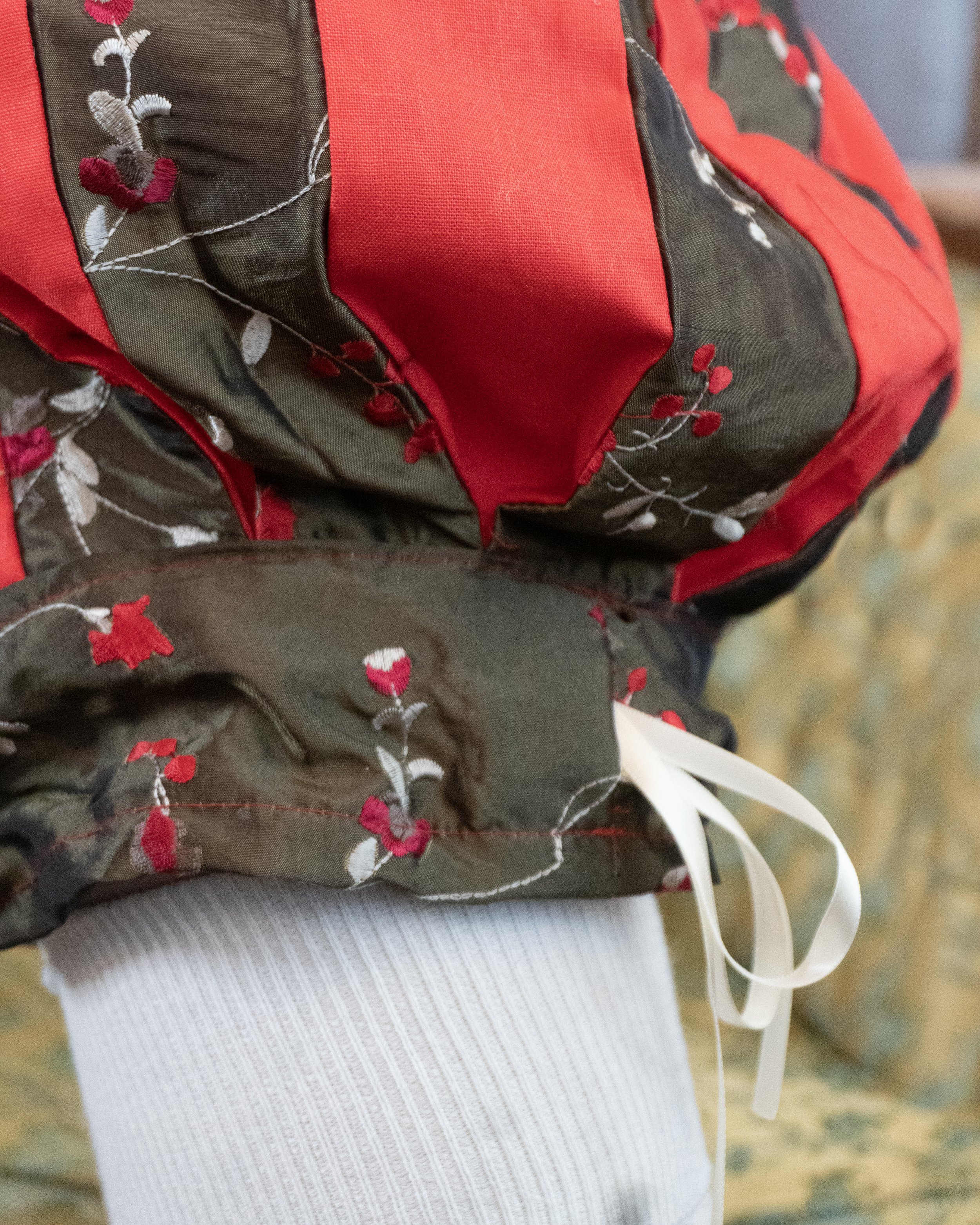 e.olive attach cuisse zoom.jpg