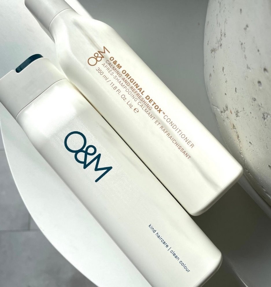 Product of the week 
@originalmineral Detox Shampoo &amp; Conditioner 
This combo is crafted with care to look after your scalp. Leaving it refreshed and rejuvenated. 🧖&zwj;♀️
Using Peppermint Oil which stimulates the scalp, it also helps remove exc