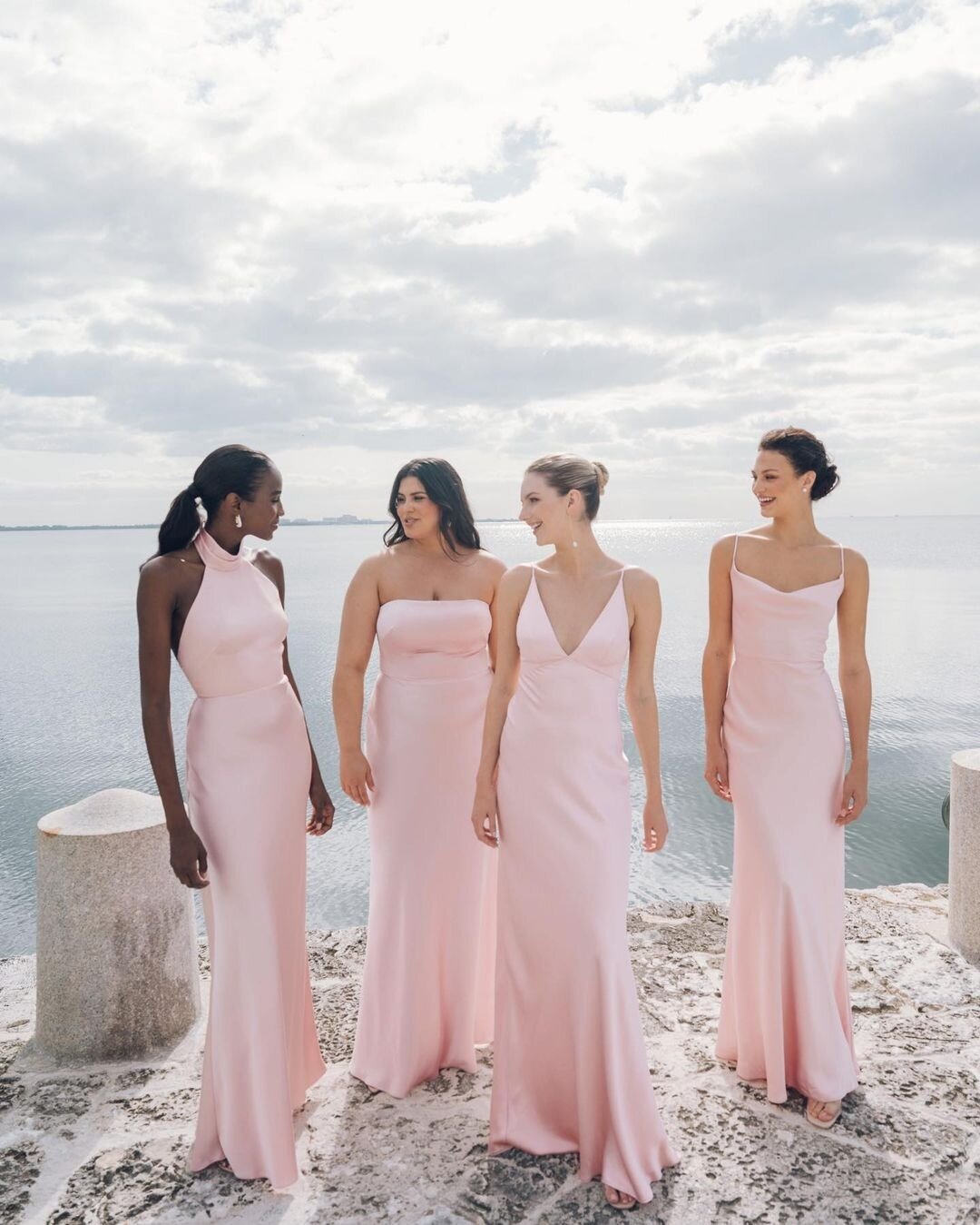 Explore the enchanting @jennyyoonyc Bridesmaids Reverie Collection! 💕

Discover meticulously crafted silhouettes, gorgeous floral prints, and beautiful hues that both you and your bridesmaids will adore

Book your bridesmaid appointment to view our 