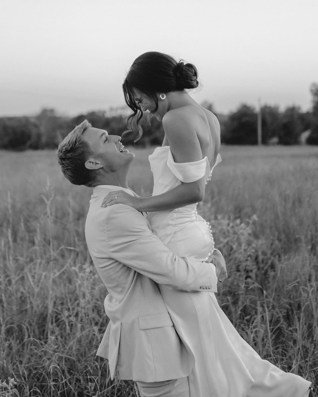 Stunning bride @juliakeel_ wearing @jennyyoonyc iconic Viviana dress 💖

Captured by @stolsonn
#TheSuite #JennyYoo #Viviana