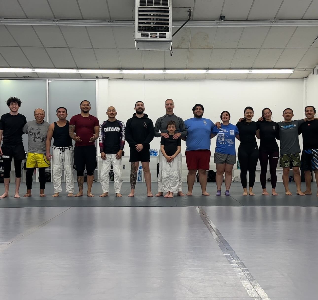 Had a blast teaching these dedicated grapplers @sanlorenzojiujitsu strategies they can use to improve their mobility in an effort to level up their game on the mats.
&bull;
As always, thank you Manny and the San Lorenzo crew for welcoming us and open