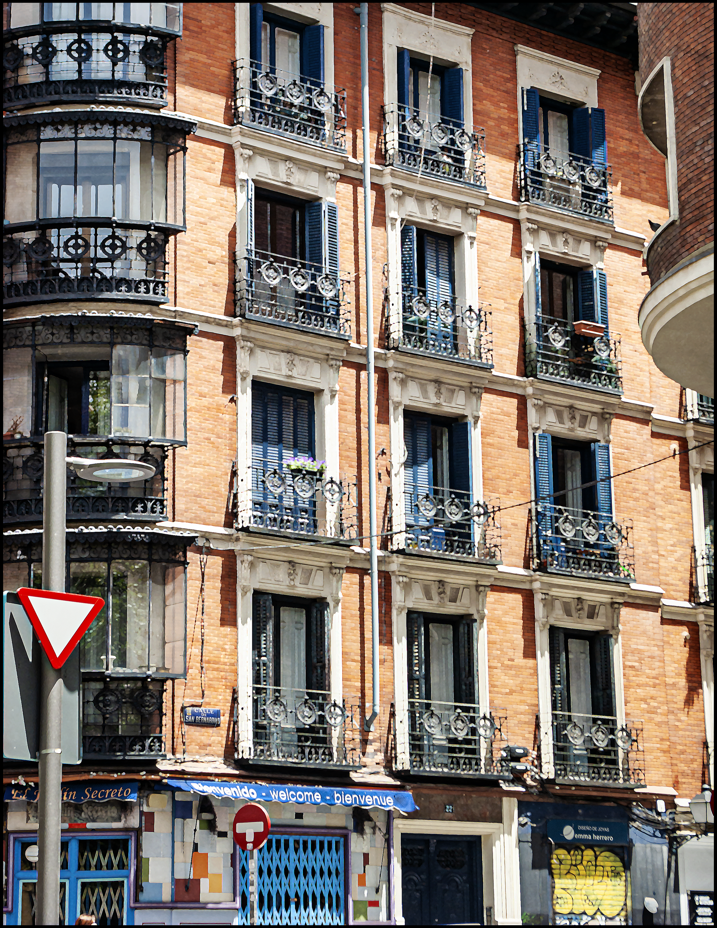 Spain's Madrid Building Giclee Paint Daubs 8.5X11 #igp4848..png