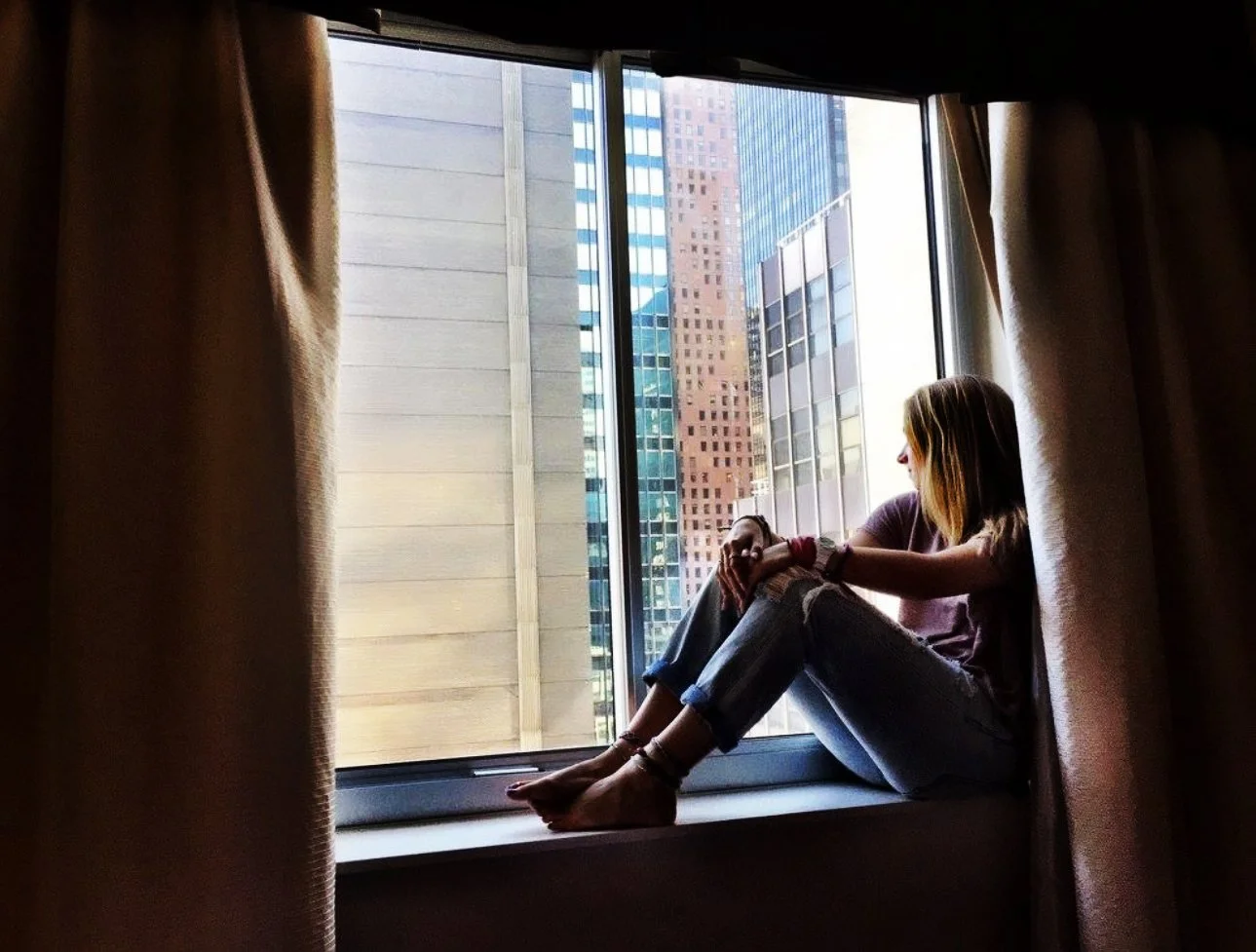 girl-in hotel.jpg