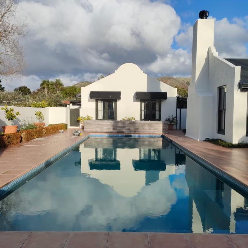 Name a better way than a fixed frame awning to add a touch of character to your home 👌 
This Mediterranean inspired pool room stands out just that little bit more with these high contrast- All black awnings. 

Each of our fixed awnings are custom me