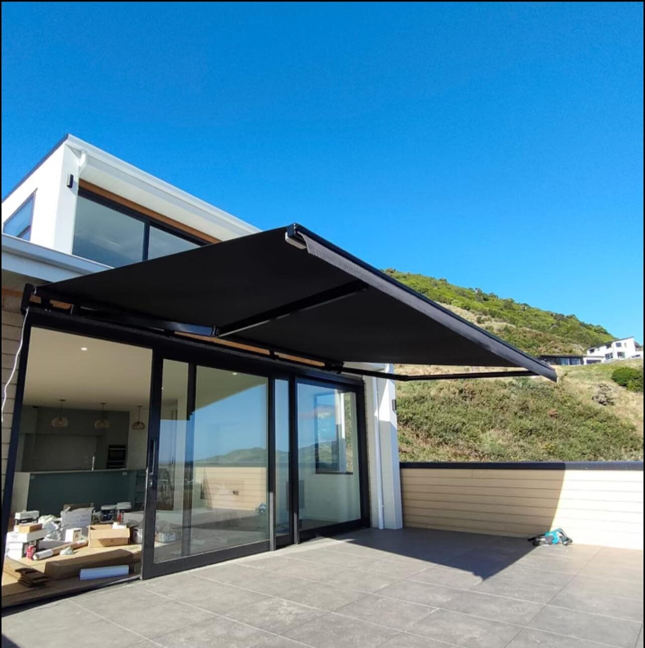 Check out this All Black lateral arm awning, for a new build in Kapiti 👌🌅

Lateral arm awnings are such a fabulous, flexible way to provide shade and style to any home. 
With hundreds of colours &amp; designs to choose from, there&rsquo;s bound to 