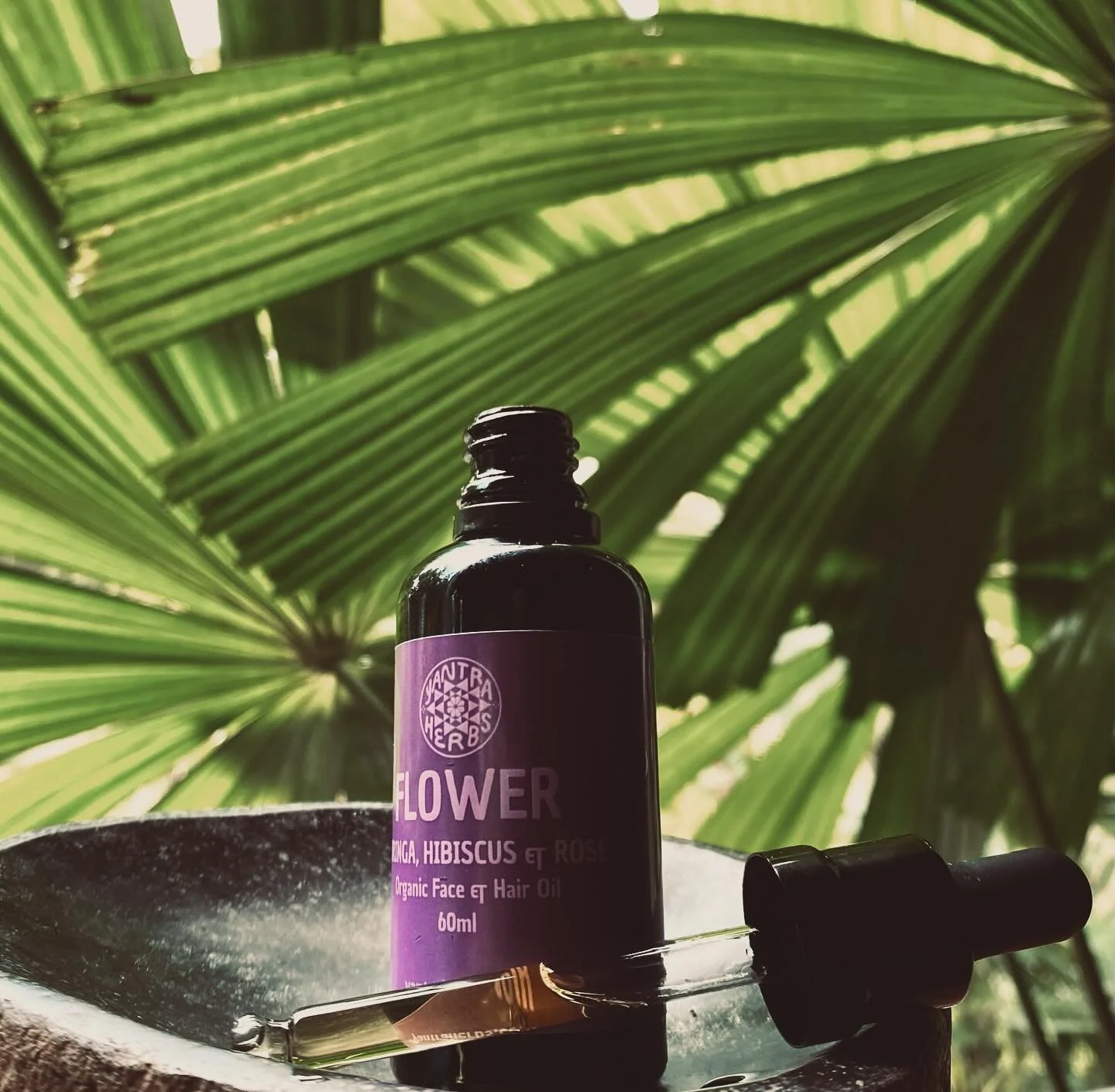 Spring equinox is here 🌸 connect with nature&rsquo;s rhythms and embrace the essence of Spring with rituals that honour the Earth , feed your soul and nourish your skin.

Flower oil is a balanced blend of organic Moringa &amp; Hibiscus oils to balan