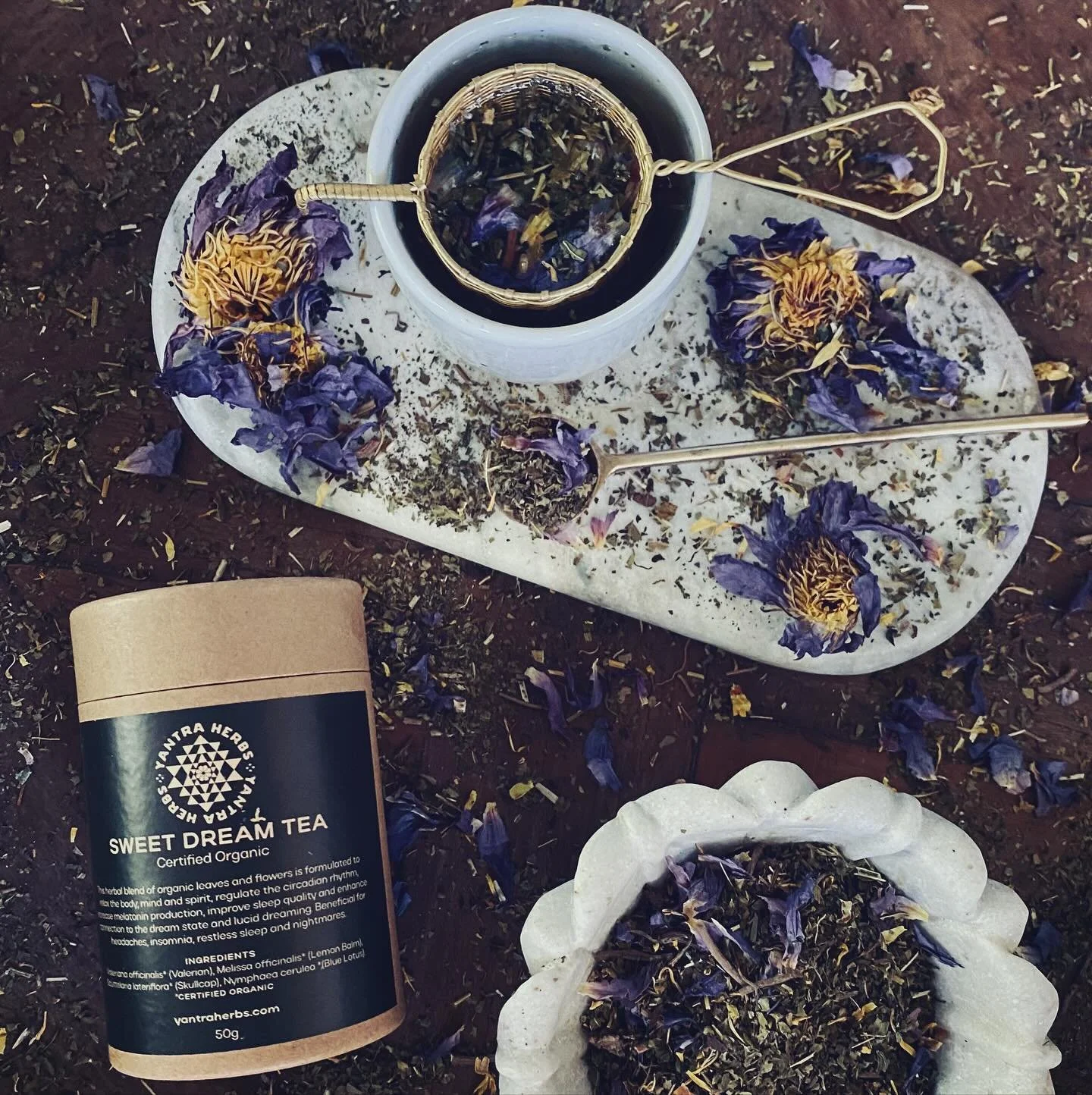 This herbal blend of organic leaves, roots and flowers is formulated to relax the body, mind and spirit, regulate the circadian rhythm, increase melatonin production, improve sleep quality and enhance connection to the dream state and lucid dreaming.
