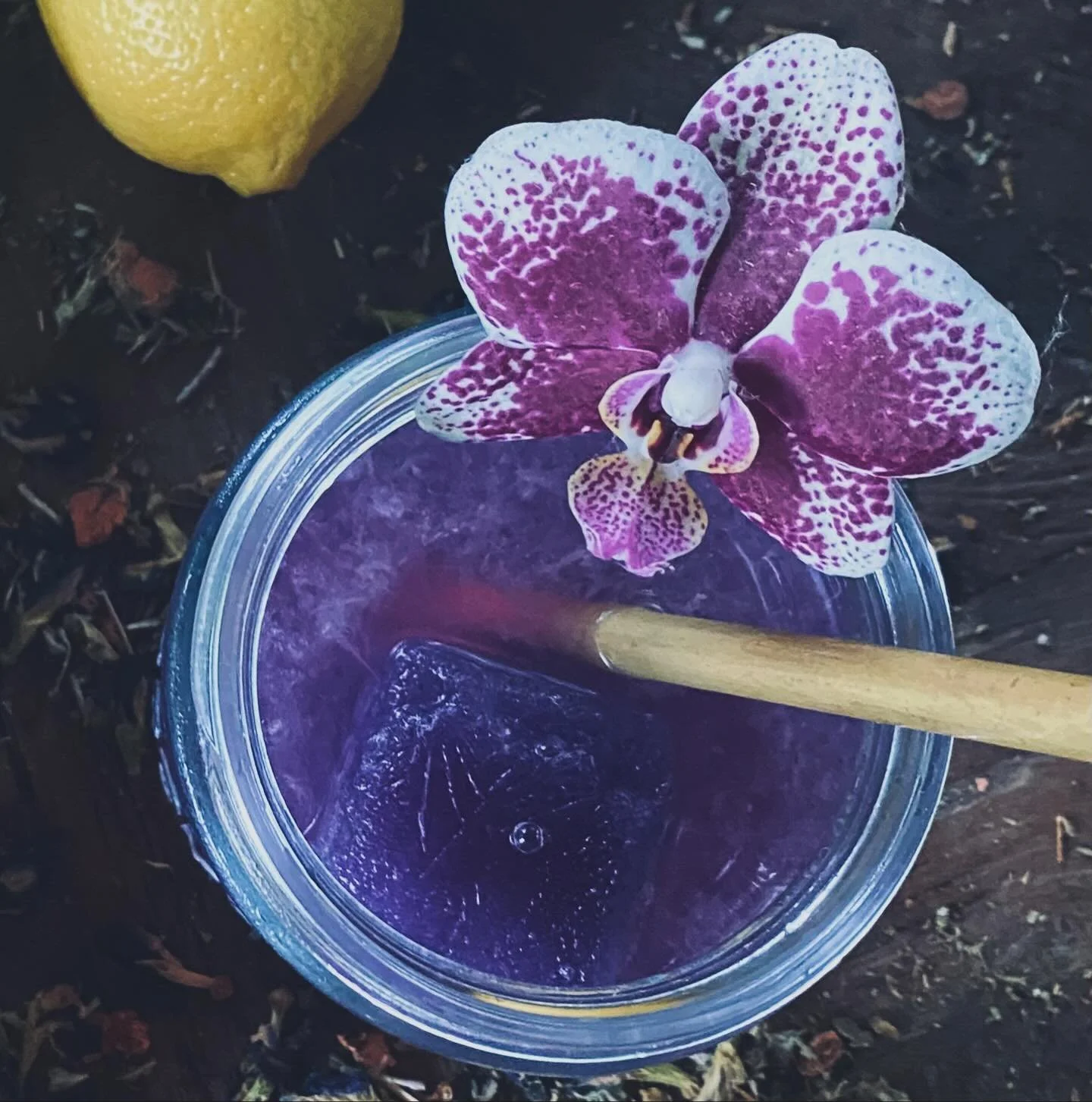 PURPLE LEMONADE WITH HAPPINESS TEA ICE CUBES RECIPE.

A sugar-free, super delicious and refreshing, three ingredients lemonade recipe with Happiness Tea ice cubes to make the lemonade turn a beautiful purple colour.

Ingredients: 200ml strong brew Ha