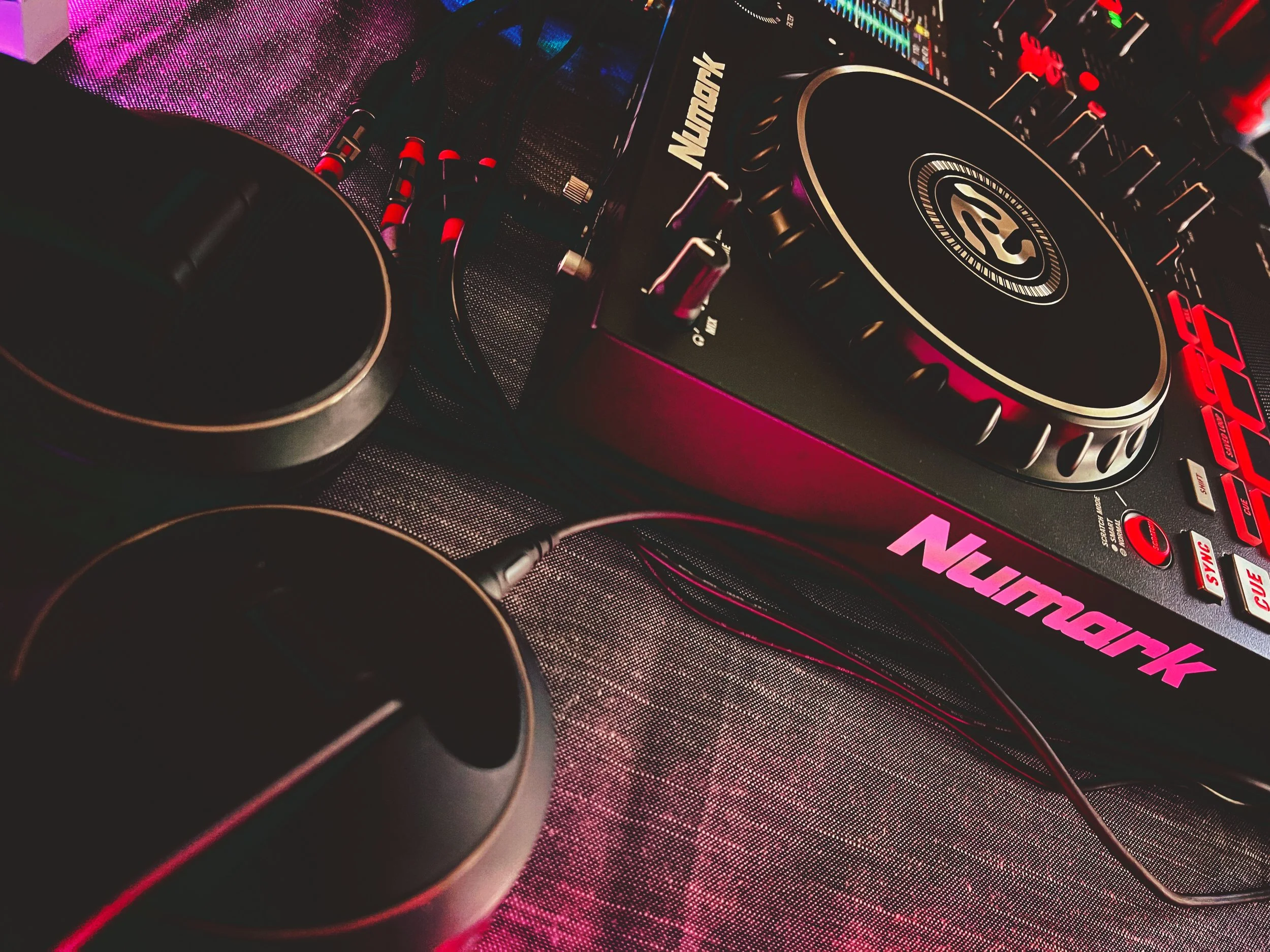 DJ