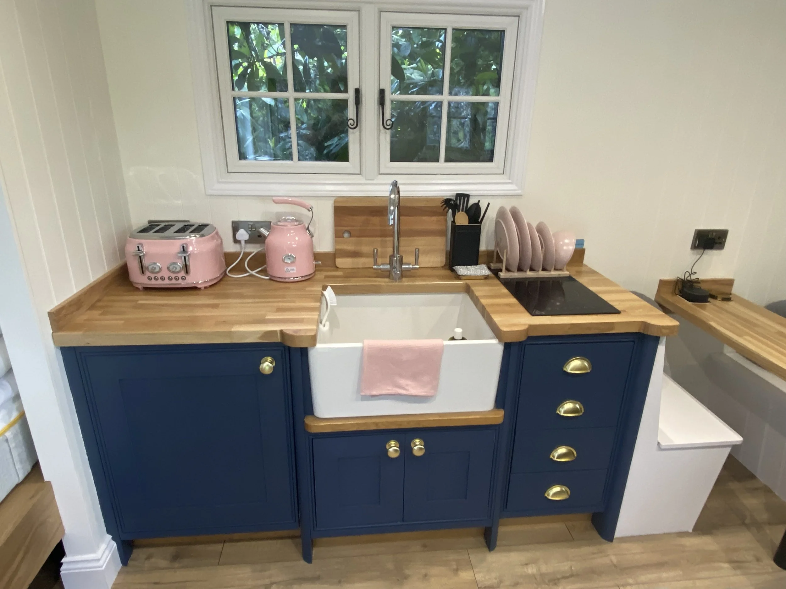 Gallery — Lingfield Shepherds Hut