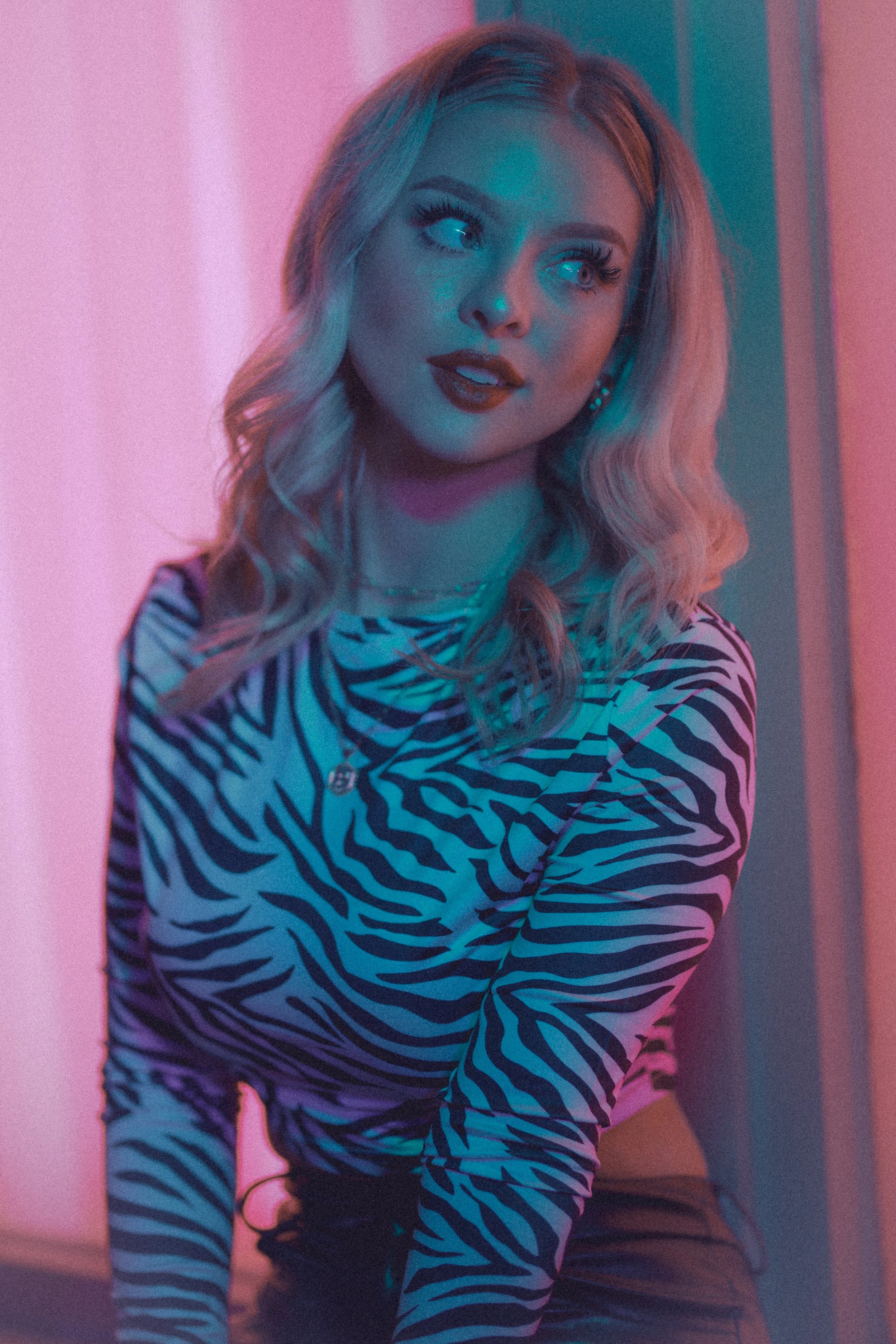 patyn neon 3.jpg