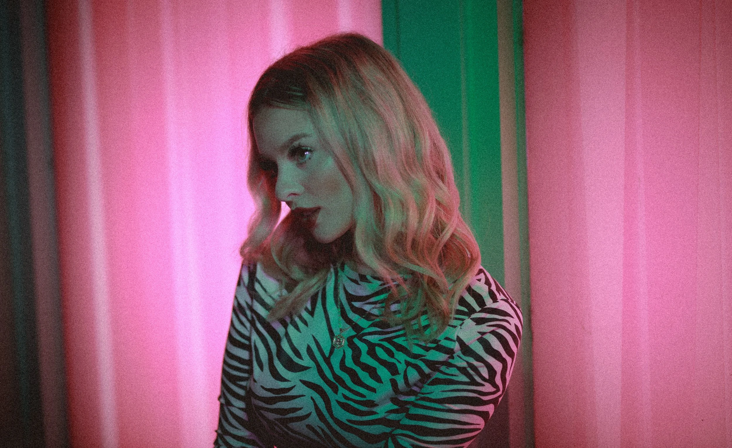 patyn neon 2.jpg