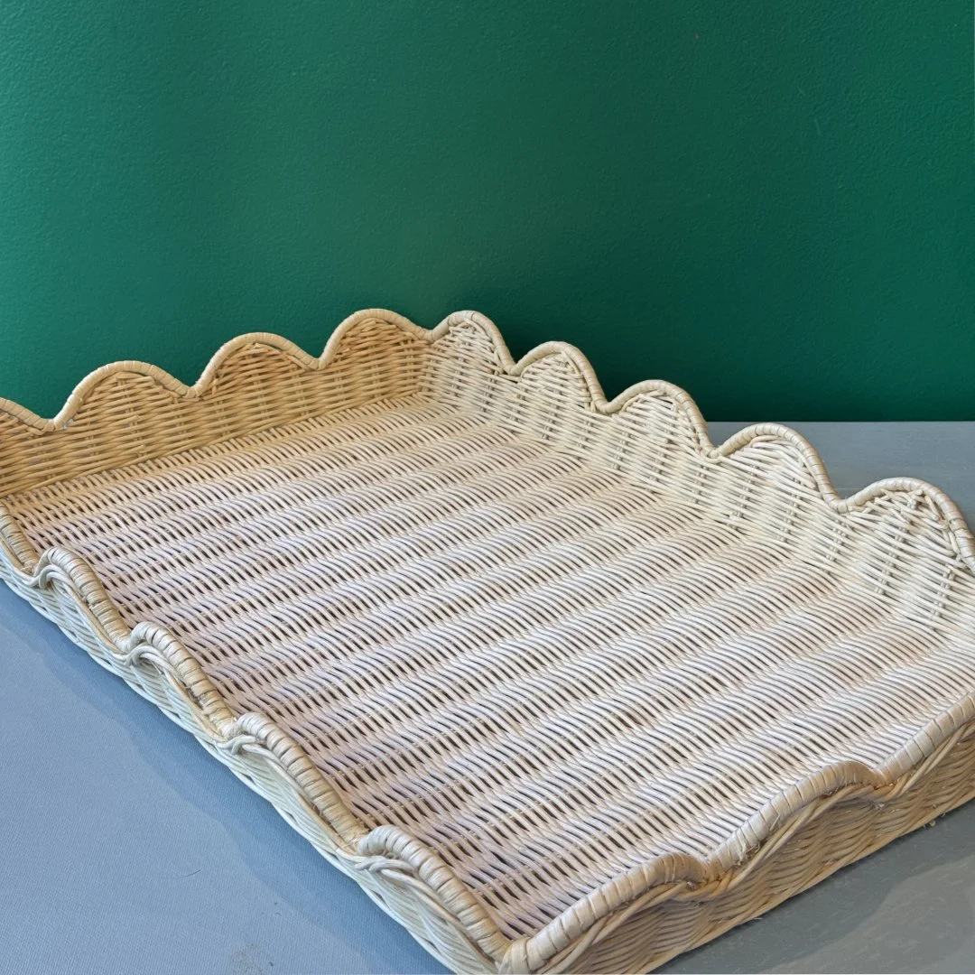 Raffia Scallop Tray Large