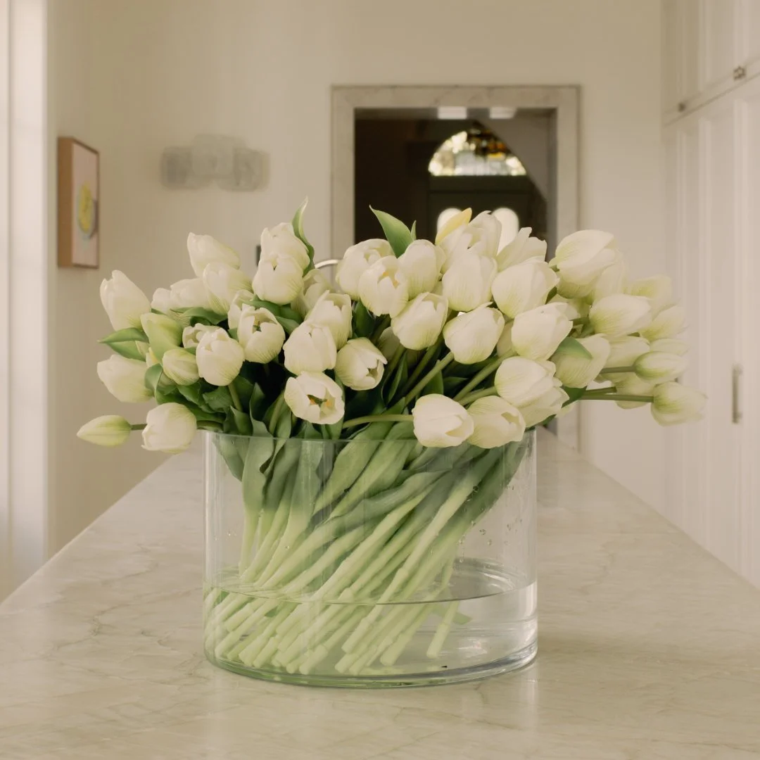 Tulips Long Stem White (16 Stems per Bunch)