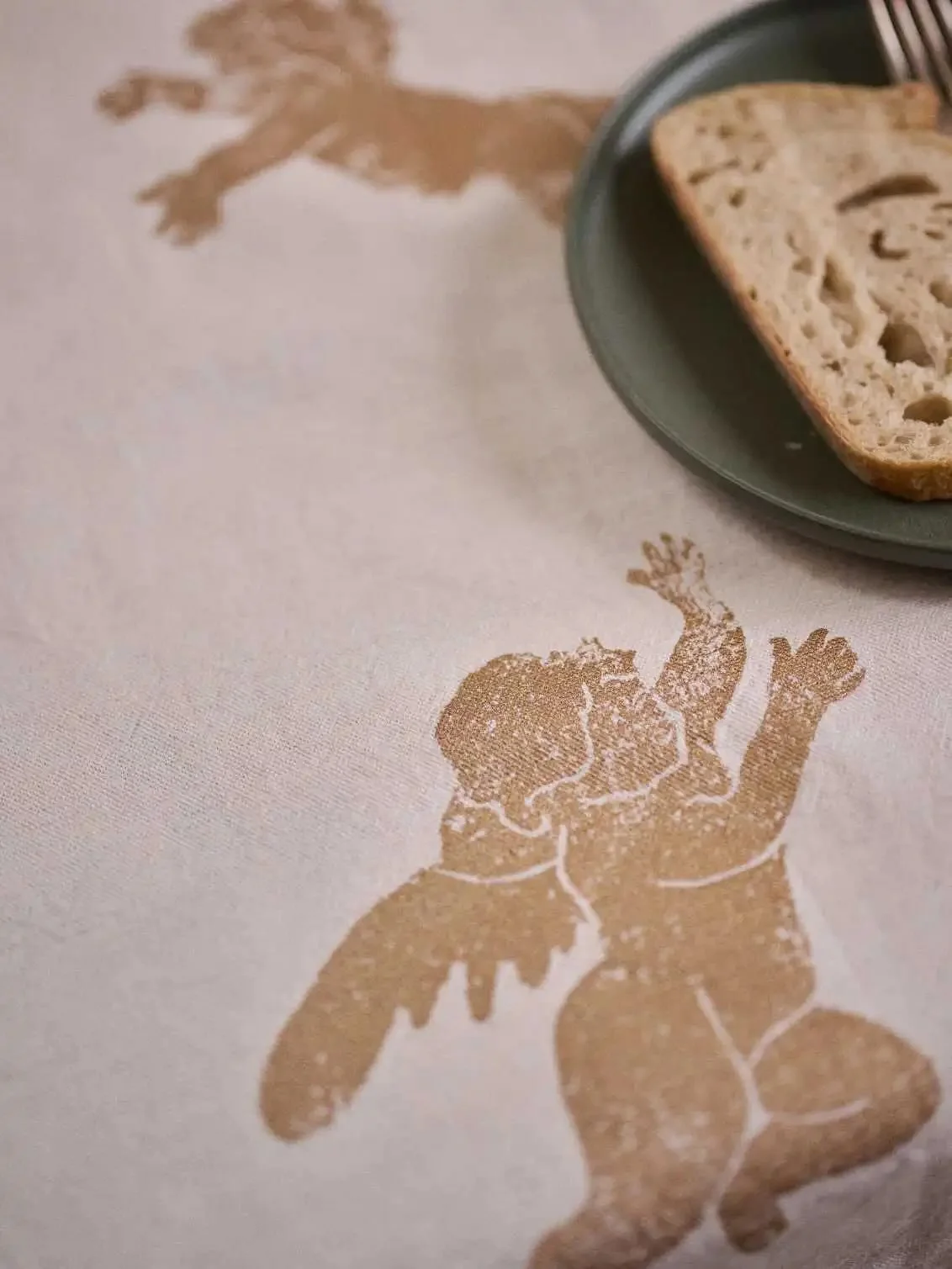 ✨Fully finished gold screen printed cherubs and stars table linen have ARRIVED! The photos have been taken!
The count down is ON!!! All goes LIVE ON THE 1st NOVEMBER! ✨

#christmastable #christmastablelinen #christmastablescape