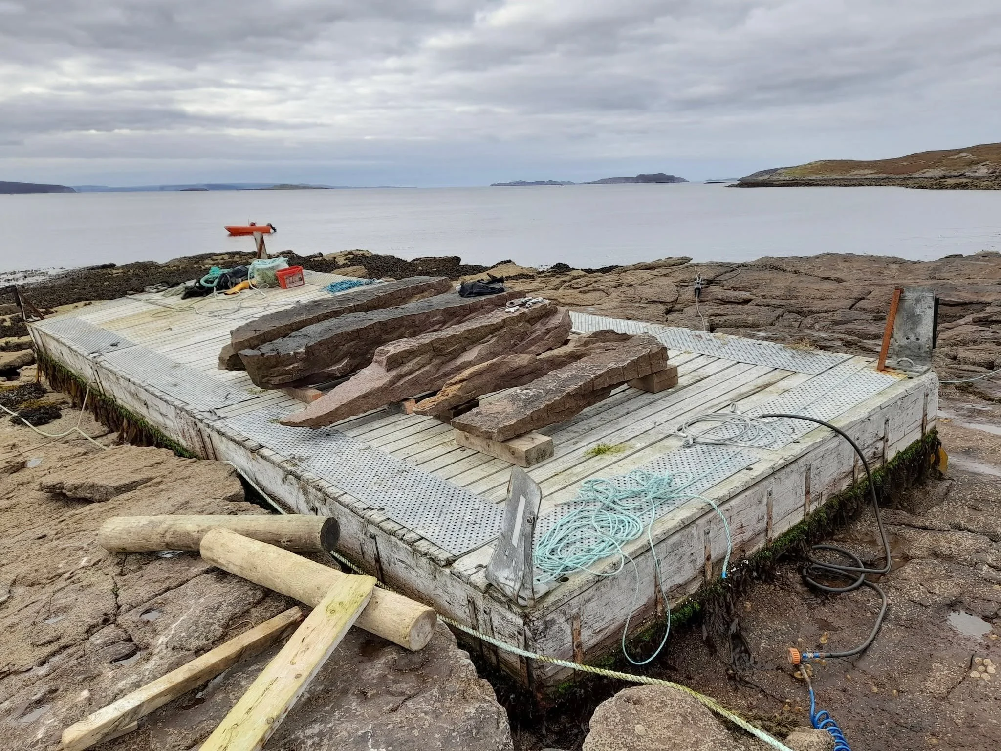 ✨ Another Big Step Forward for Lorg na C&ograve;igich ✨

A major milestone was reached last week when the three 'women' stones &ndash; representing the leaders of the famous Coigach resistance of the 1850s &ndash; were moved by raft to Old Dornie. At