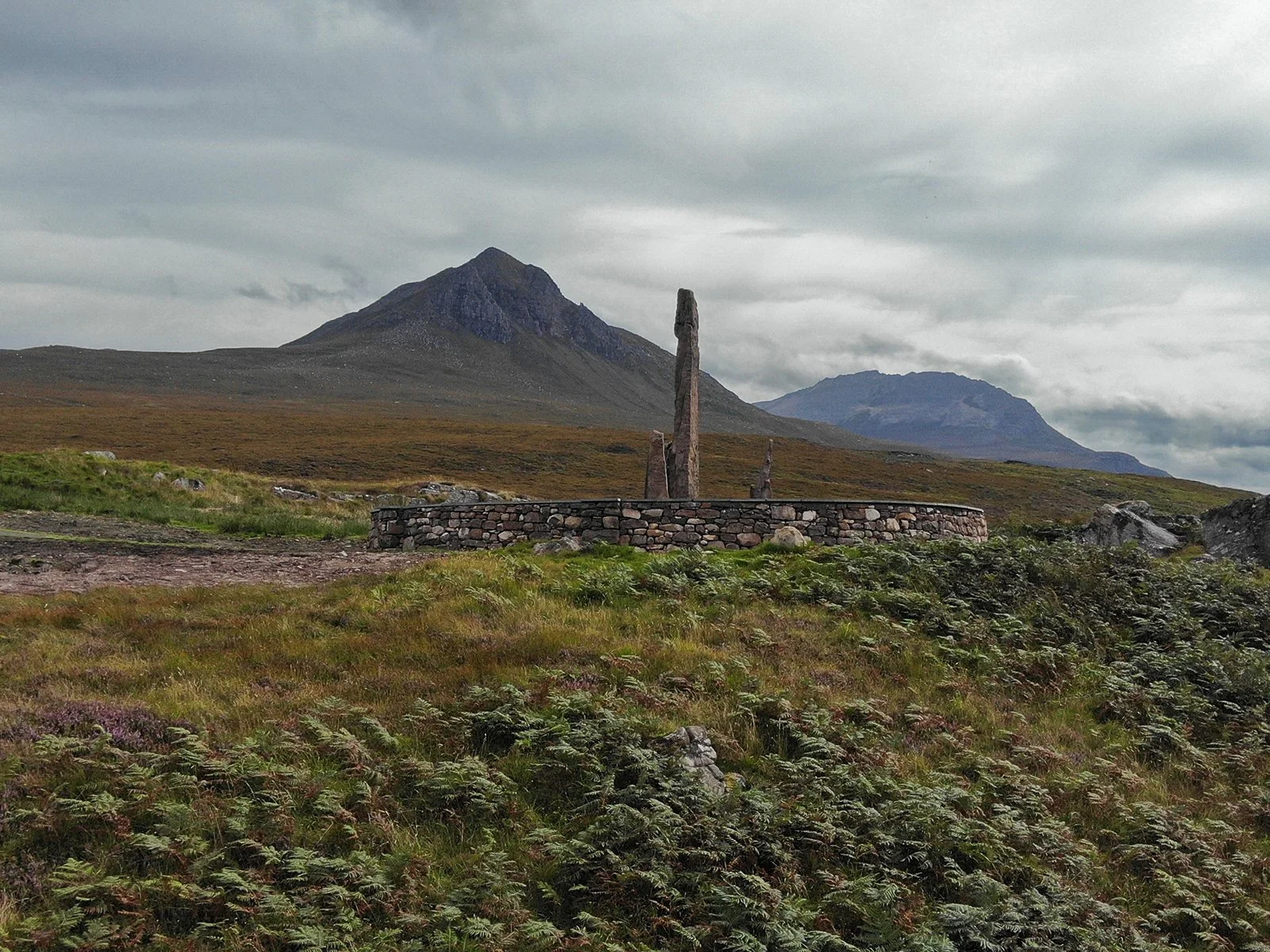 Lorg na Còigich looking east towards Conival & Ben Mòr Coigach.
