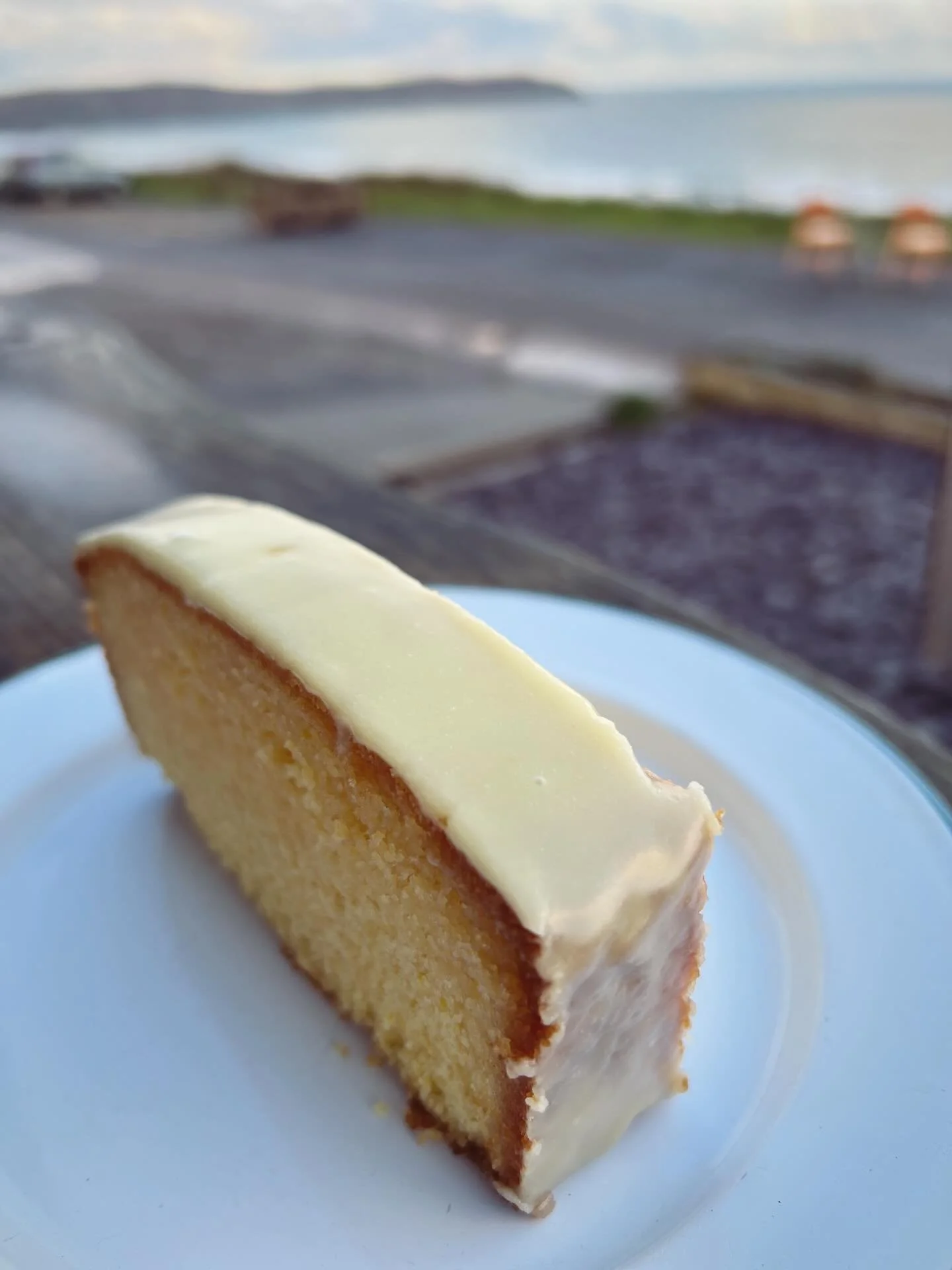 When life gives you lemon coloured blood oranges make olive oil, polenta and orange cake&hellip; or something like that?? 

Gorgeous fresh slice of brightness on the tiles this week. 

We are open all weekend and even on Monday too. 

#theportholewoo